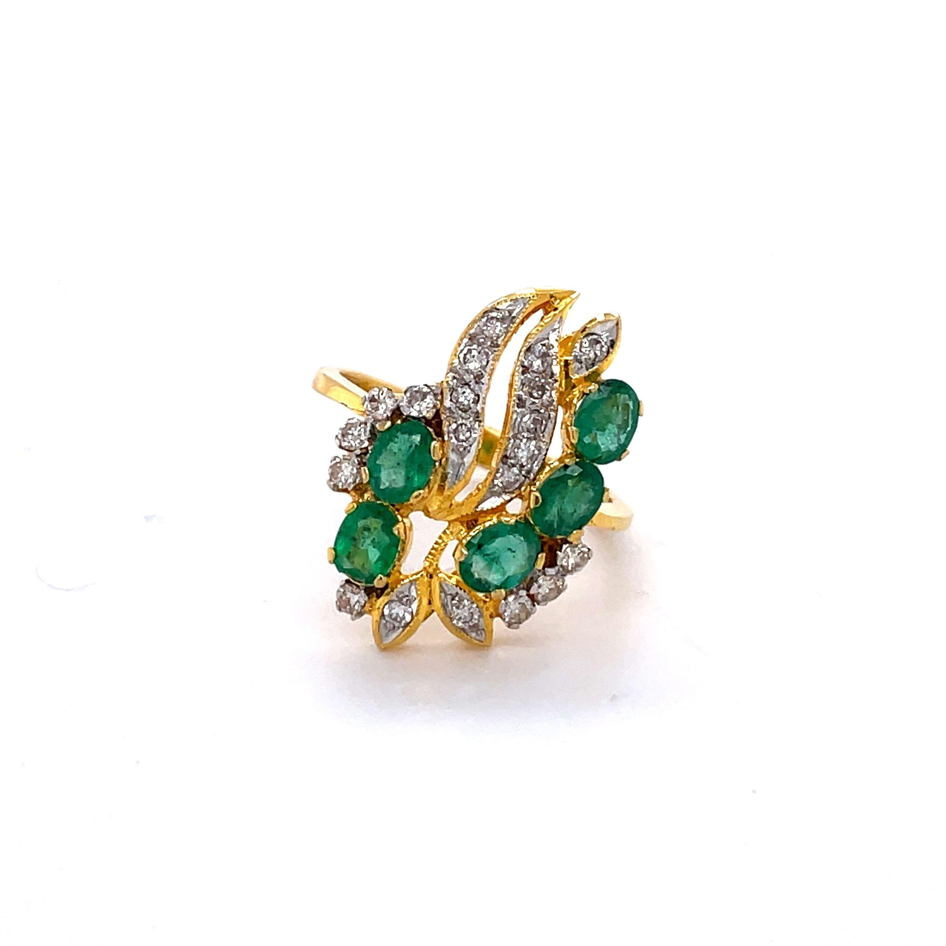 Vintage Cocktail Ring - 22K Yellow gold, 0.50ct Emerald, 0.50ct Diamonds For Sale 4