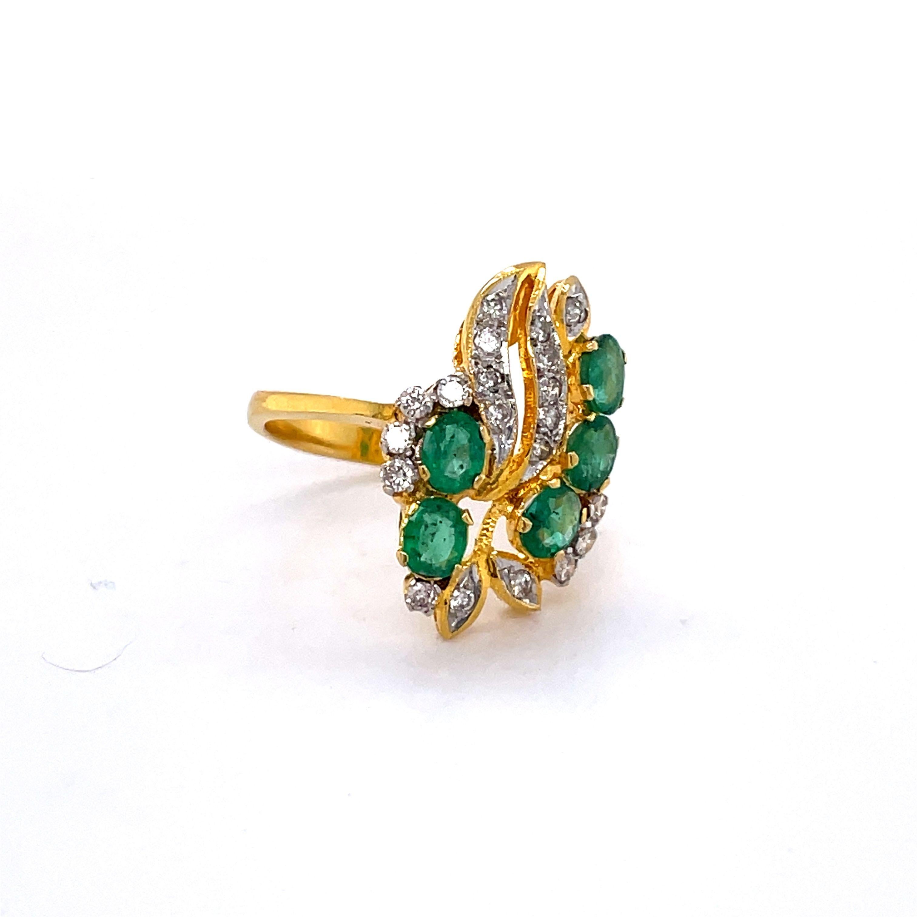 Vintage Cocktail Ring - 22K Yellow gold, 0.50ct Emerald, 0.50ct Diamonds For Sale 6