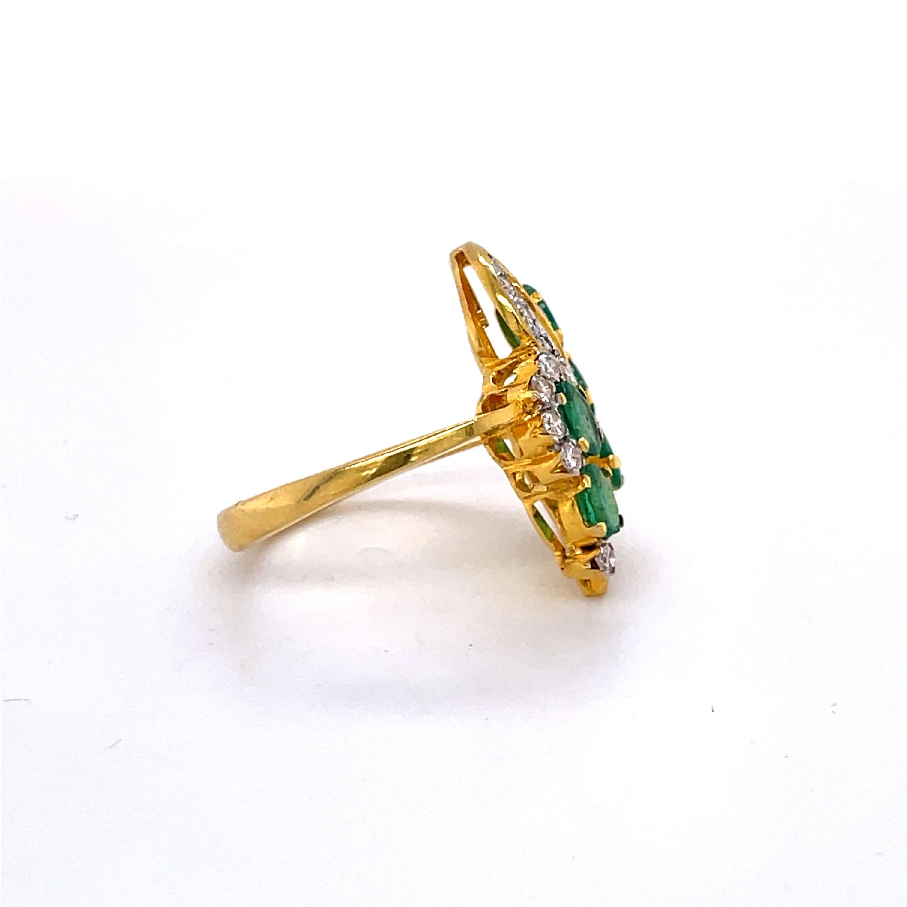 Vintage Cocktail Ring - 22K Yellow gold, 0.50ct Emerald, 0.50ct Diamonds For Sale 8