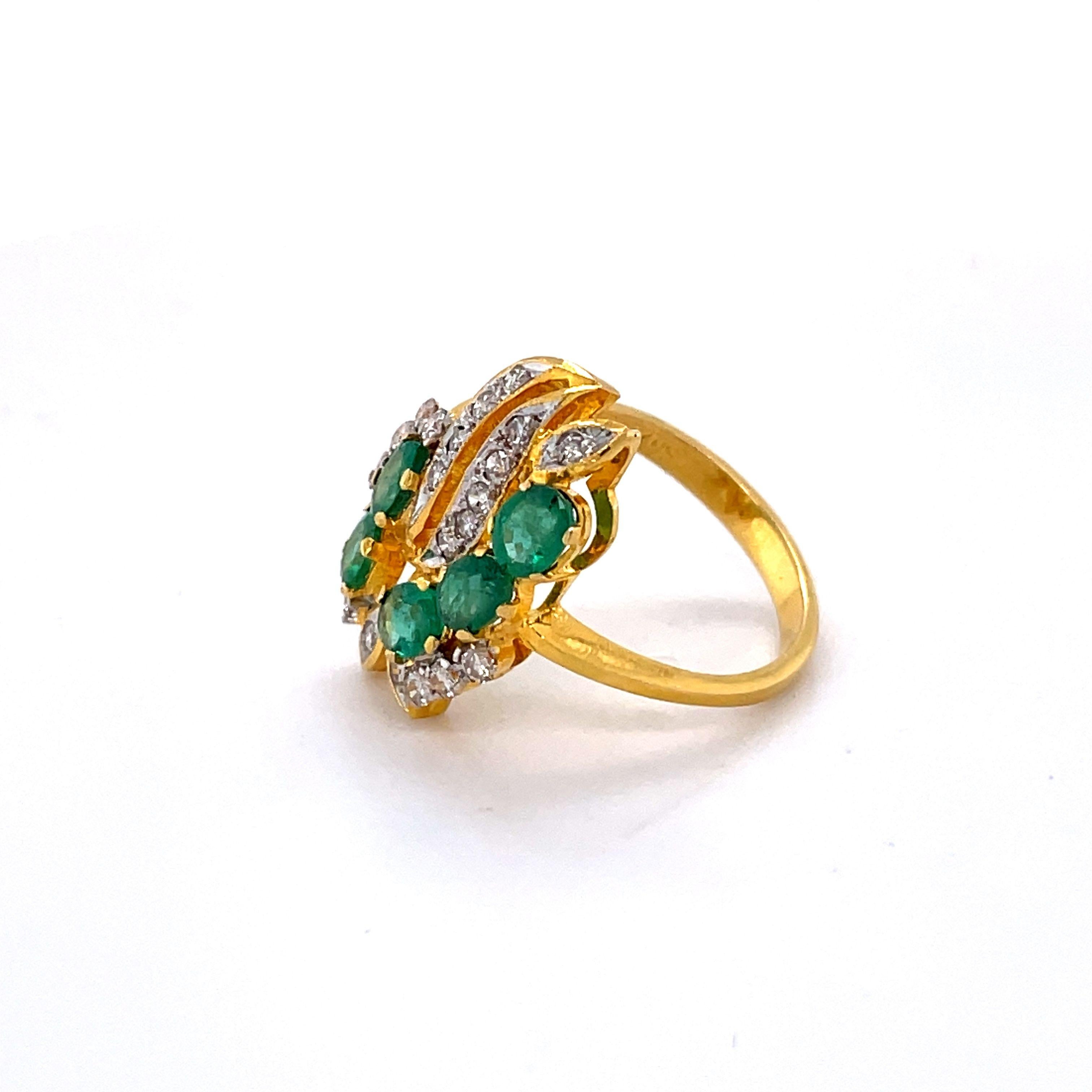 Vintage Cocktail Ring - 22K Yellow gold, 0.50ct Emerald, 0.50ct Diamonds For Sale 12