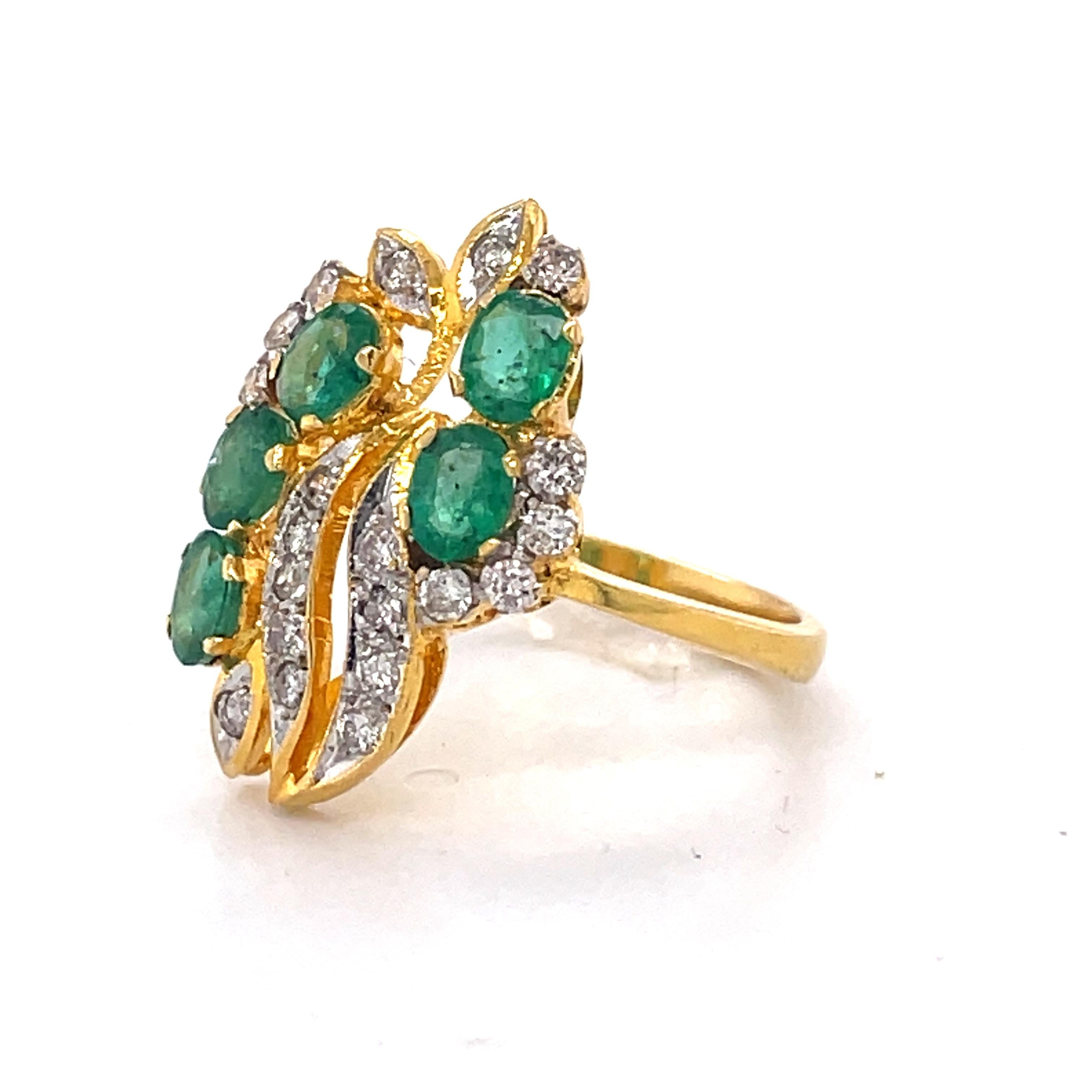 Oval Cut Vintage Cocktail Ring - 22K Yellow gold, 0.50ct Emerald, 0.50ct Diamonds For Sale