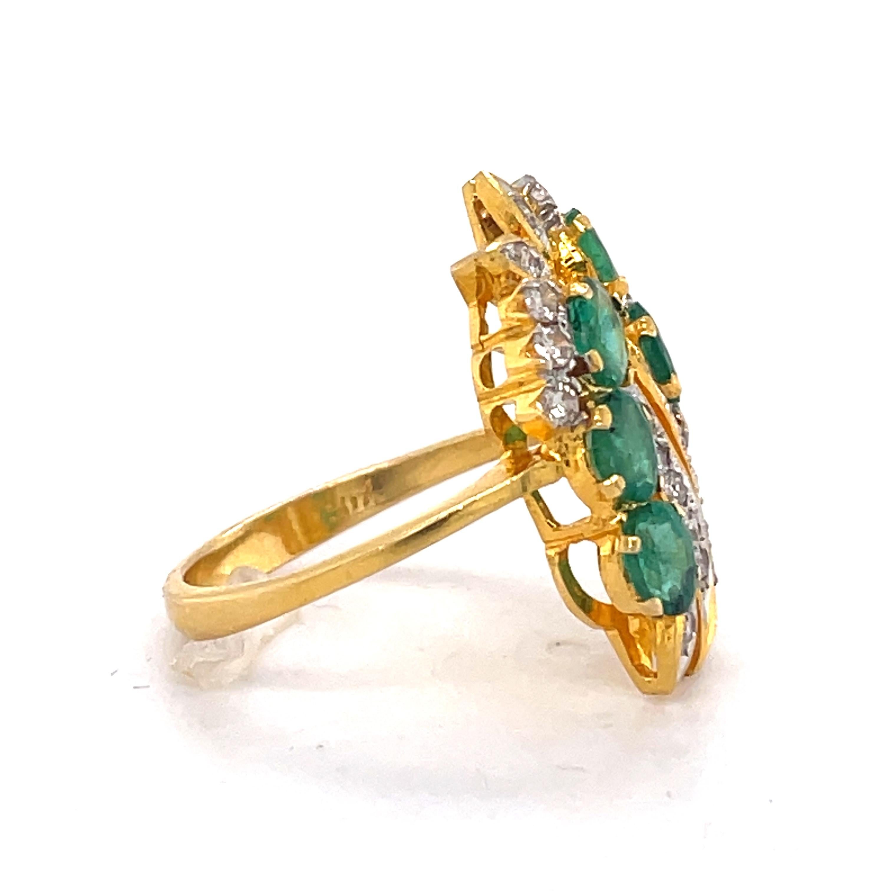 Vintage Cocktail Ring - 22K Yellow gold, 0.50ct Emerald, 0.50ct Diamonds For Sale 1