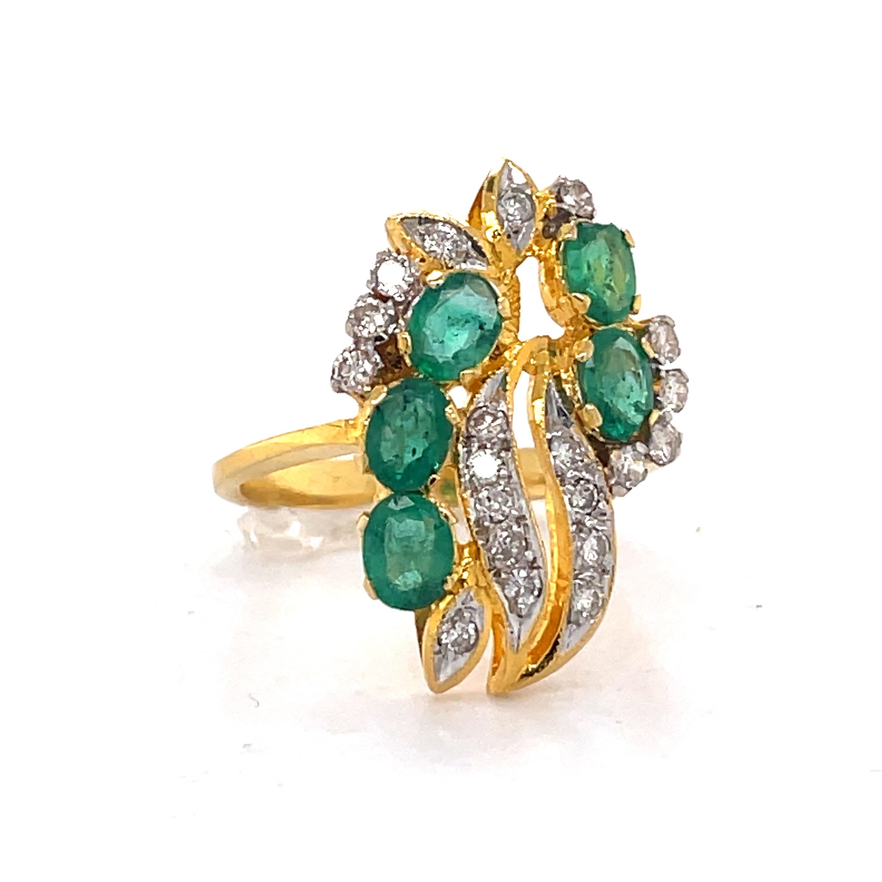 Vintage Cocktail Ring - 22K Yellow gold, 0.50ct Emerald, 0.50ct Diamonds For Sale 2