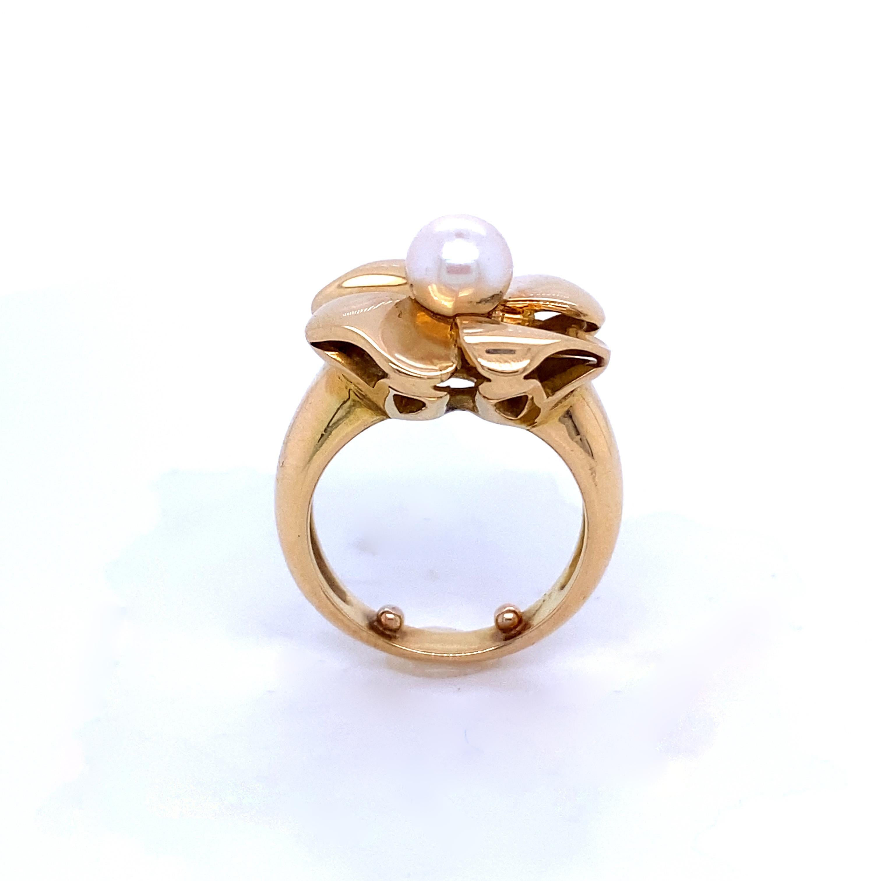Vintage Cocktail Ring Flower Yellow Gold with Cultured Pearl For Sale 3