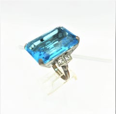 Vintage Cocktail ring with large cut aqua rhinestones, 1940s USA