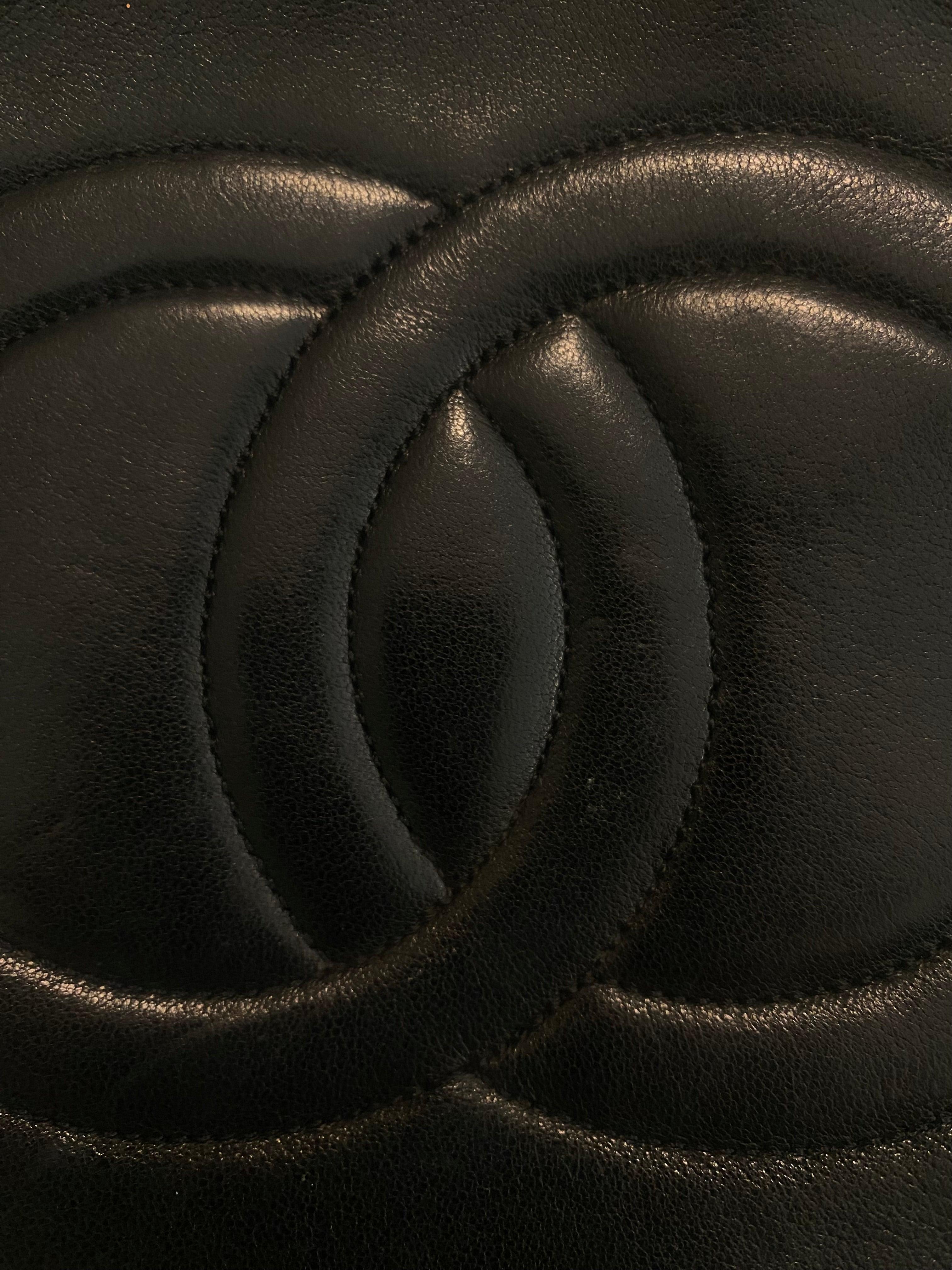 Vintage Coco Line Round Crossbody 2