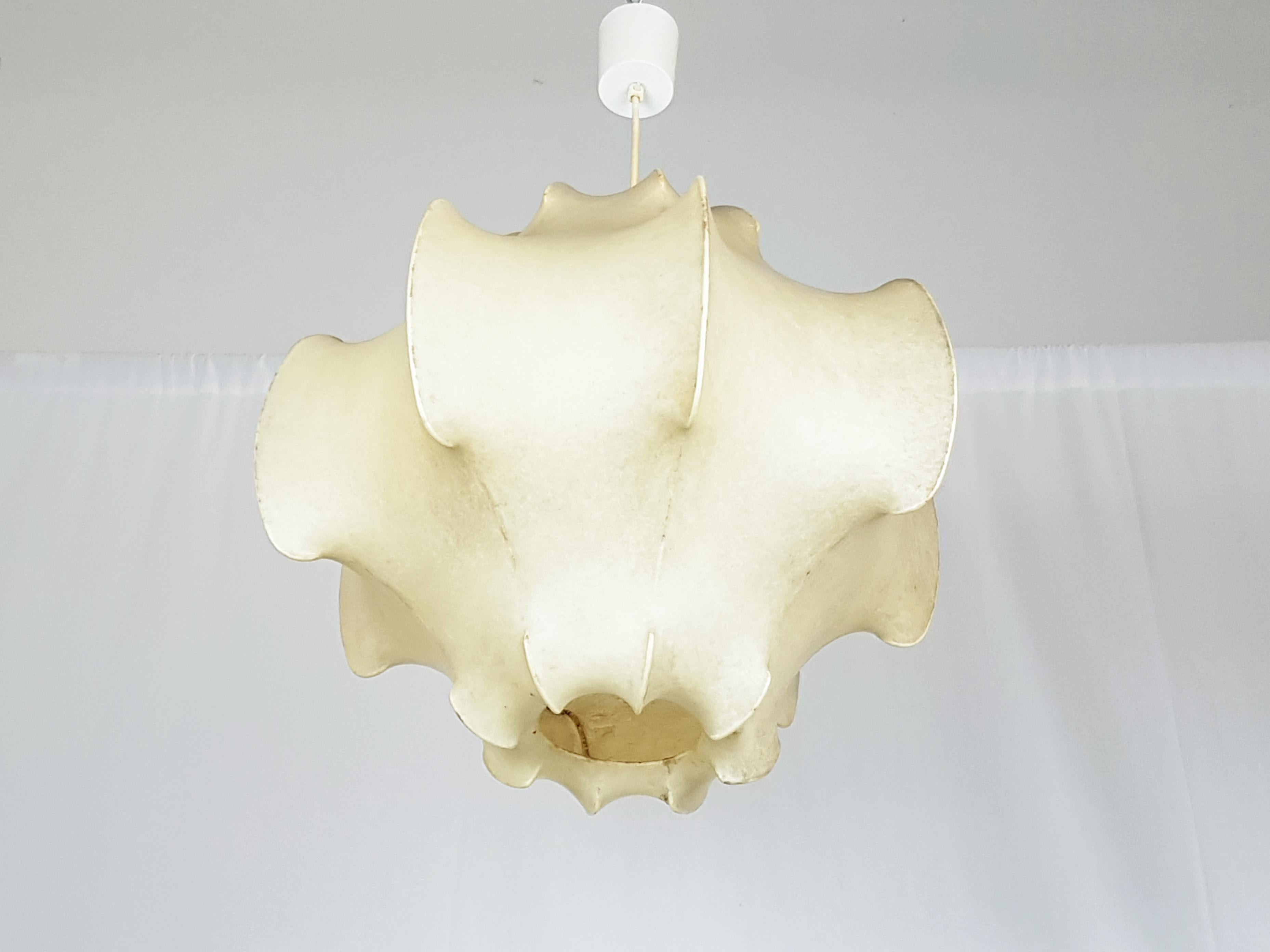 Vintage Cocoon Pendant lamp in the style of Castiglioni Brothers/ Flos, 1960s For Sale 2
