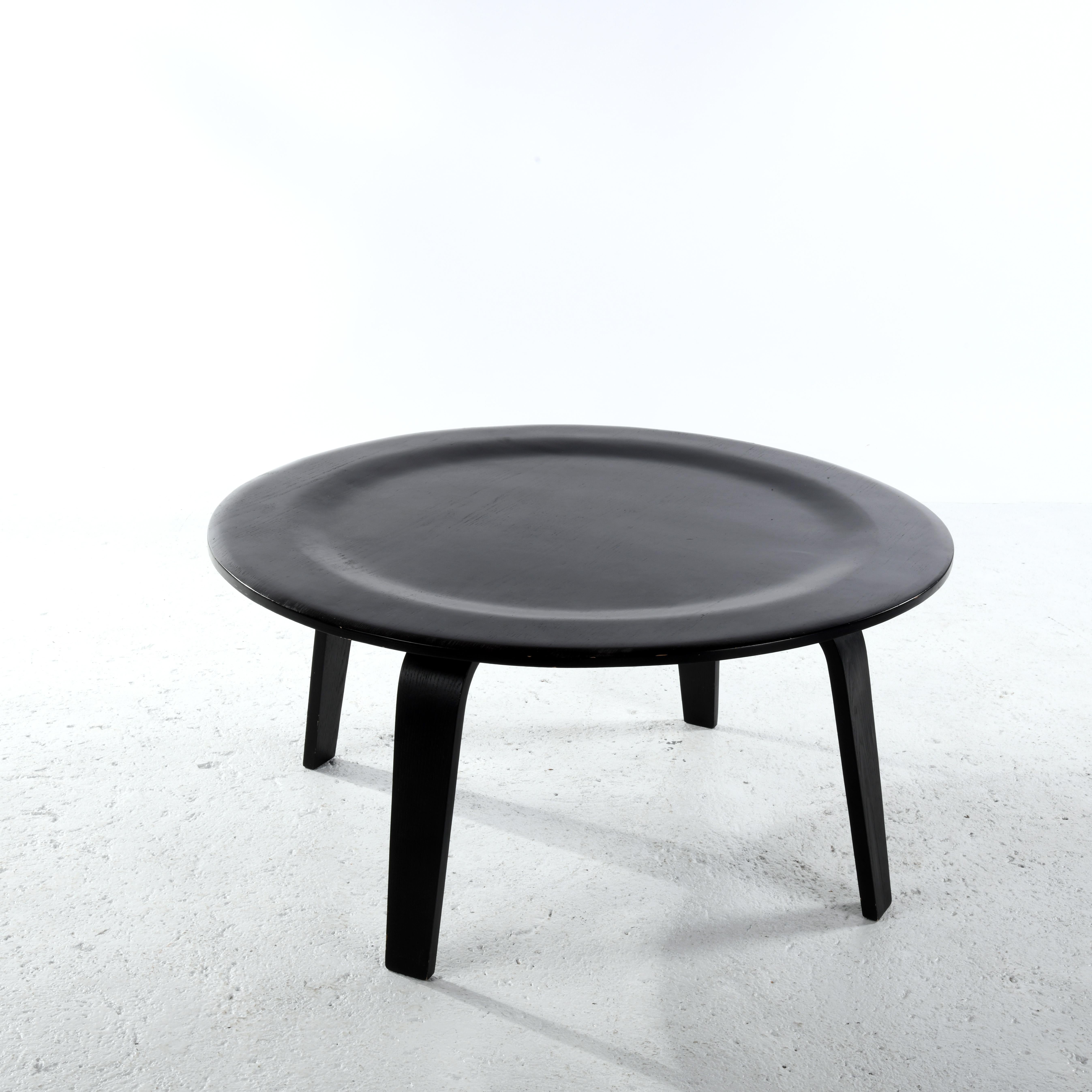 Central American Vintage coffe table CTW designed by Ray & Charles Eames For Sale