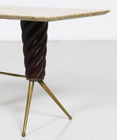 Table basse vintage en marbre:: cuir et laiton:: fabrication italienne:: années 60