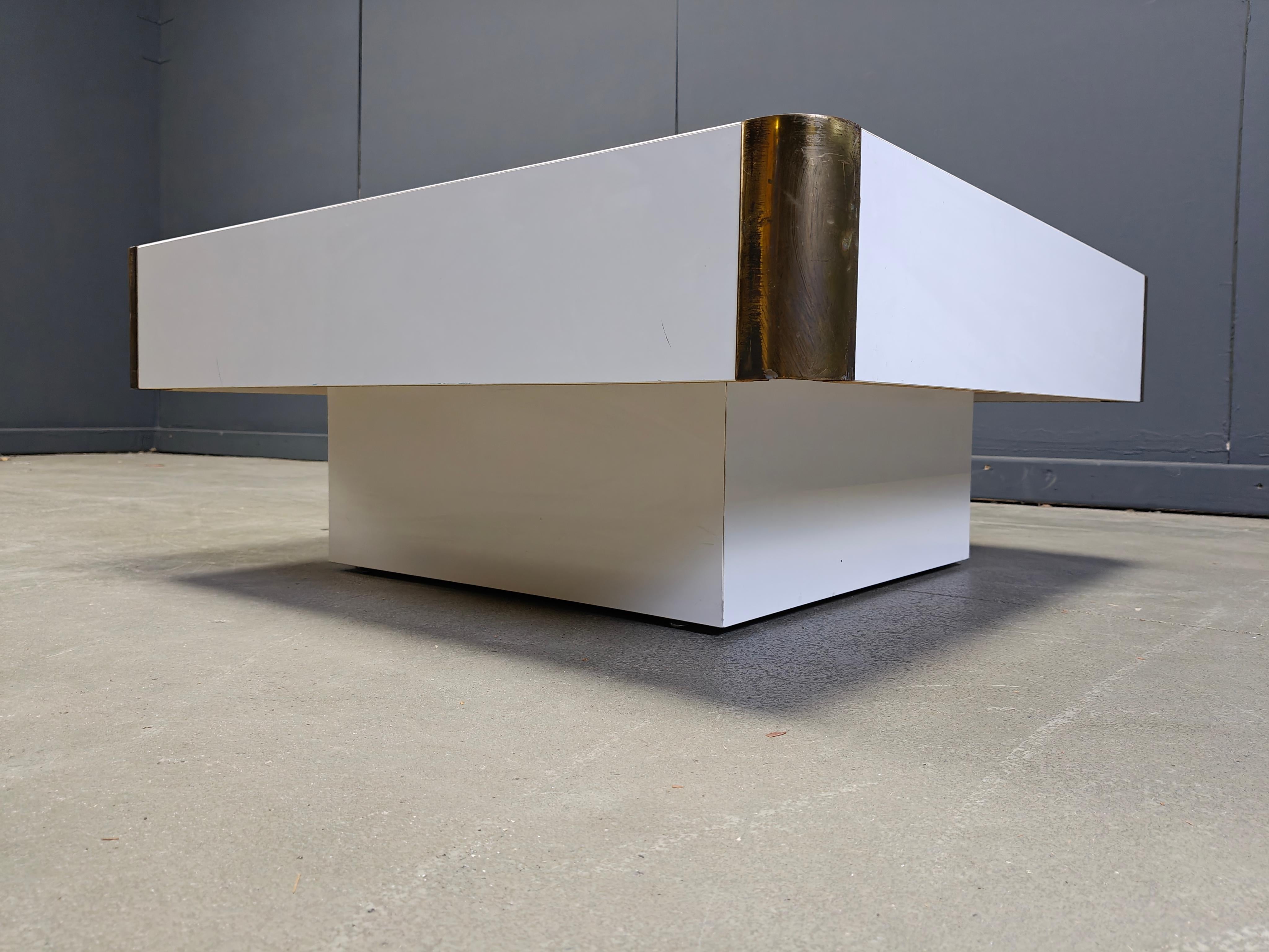 
Vintage lacquered wood coffee table with brass corners by Willy Rizzo for Mario Sabot.

Timeless design 

Good condition with a nice patina on the brass.

1970s - Italy

Dimensions:

Height: 33cm
Width x depth: 80cm

Ref.: 25111008

*All images are