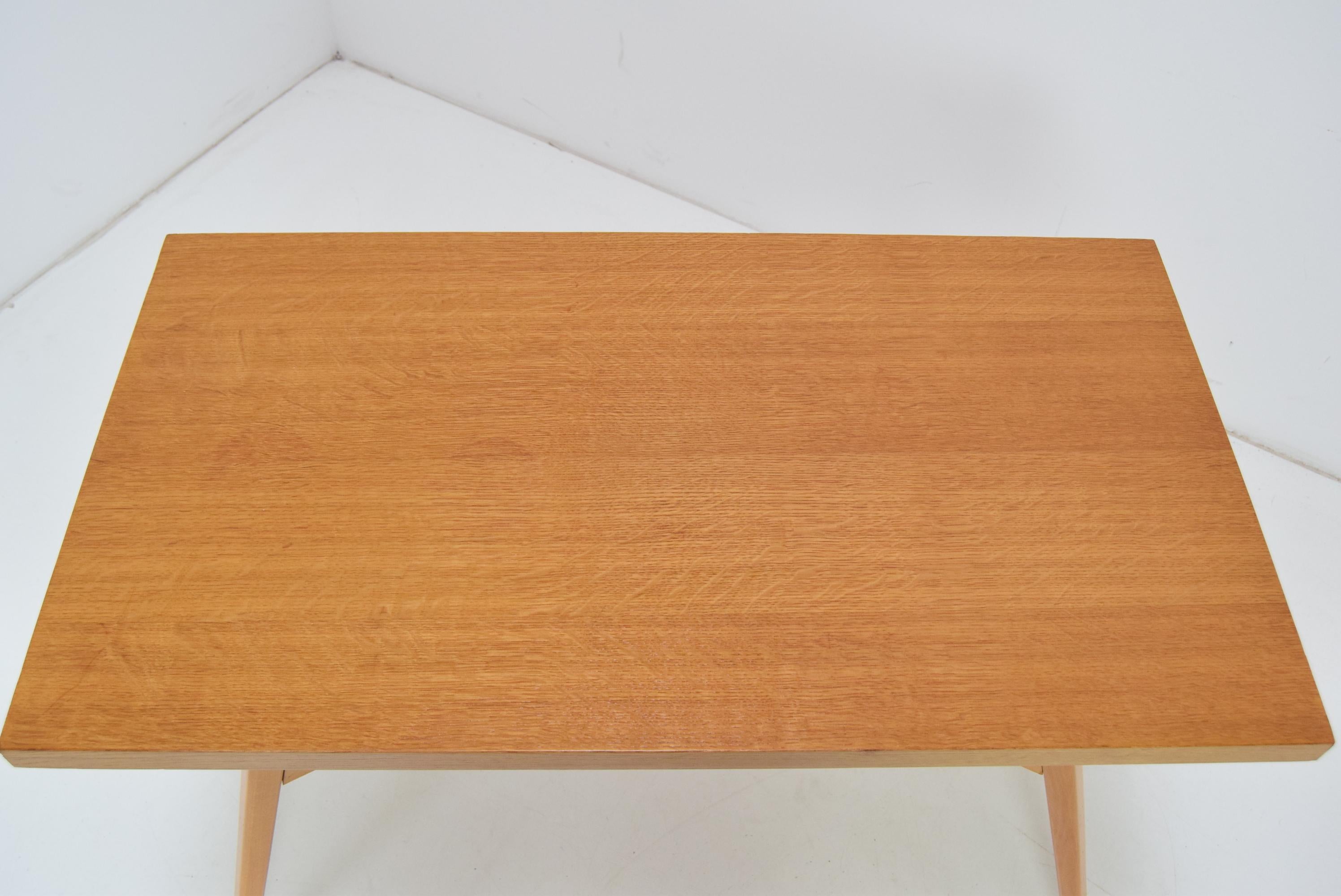 Vintage Coffee Table by Drevopodnik Holesov, 1970s In Good Condition For Sale In Praha, CZ