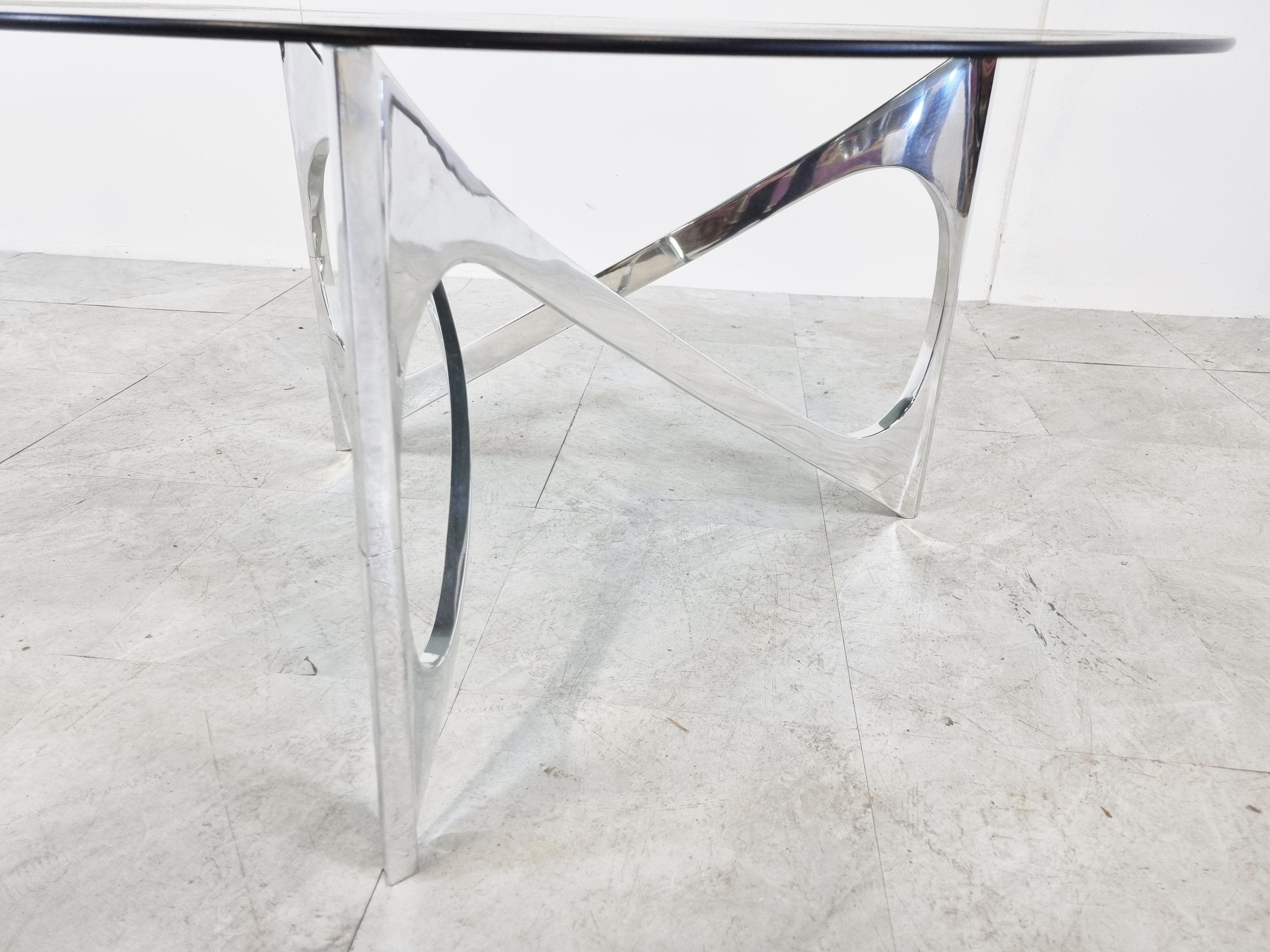 Sculptural chromed coffee table by Knut Hesterberg for Ronald Schmitt

Shiny chromed metal base with a smoked glass top.

Beautiful timeless design.

One of the more rare tables from Knut Hesterberg.

Good condition.

1970s-