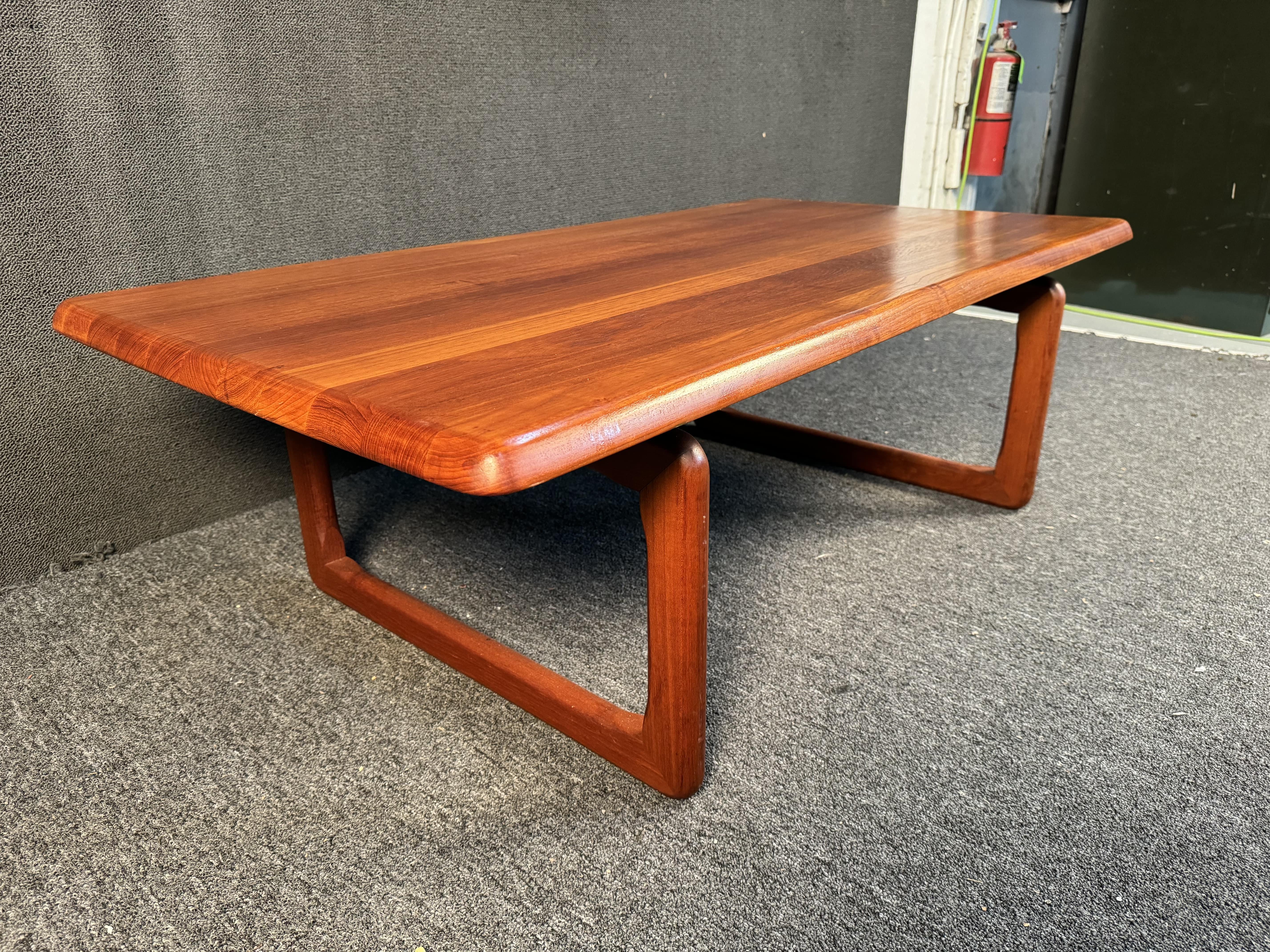 Vintage Coffee Table by Tarm Stole for Møbelfabrik In Good Condition In Brooklyn, NY