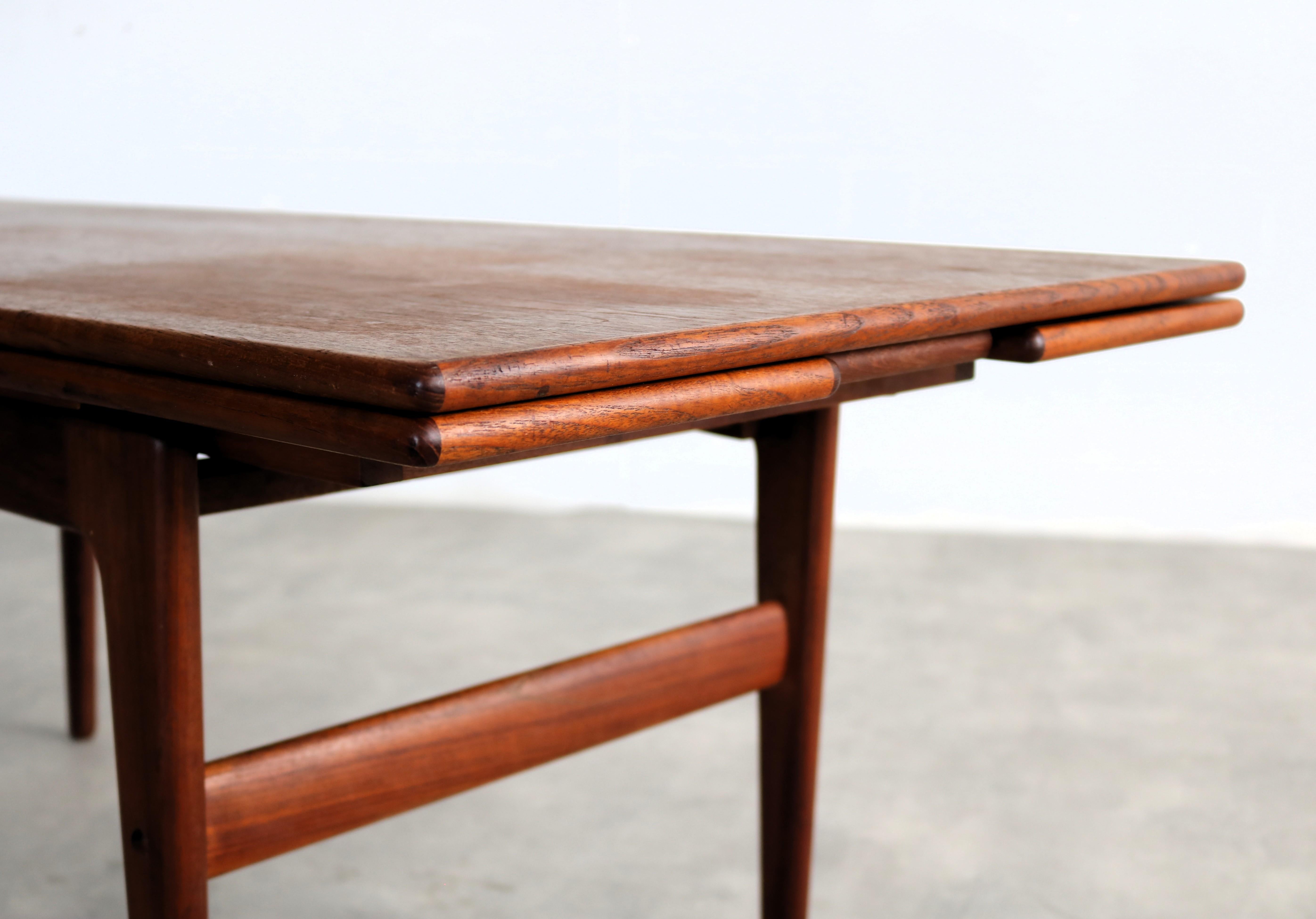 Vintage-Couchtisch  Esstisch  1960s  Kai Kristiansen  Aufzug (Teakholz) im Angebot