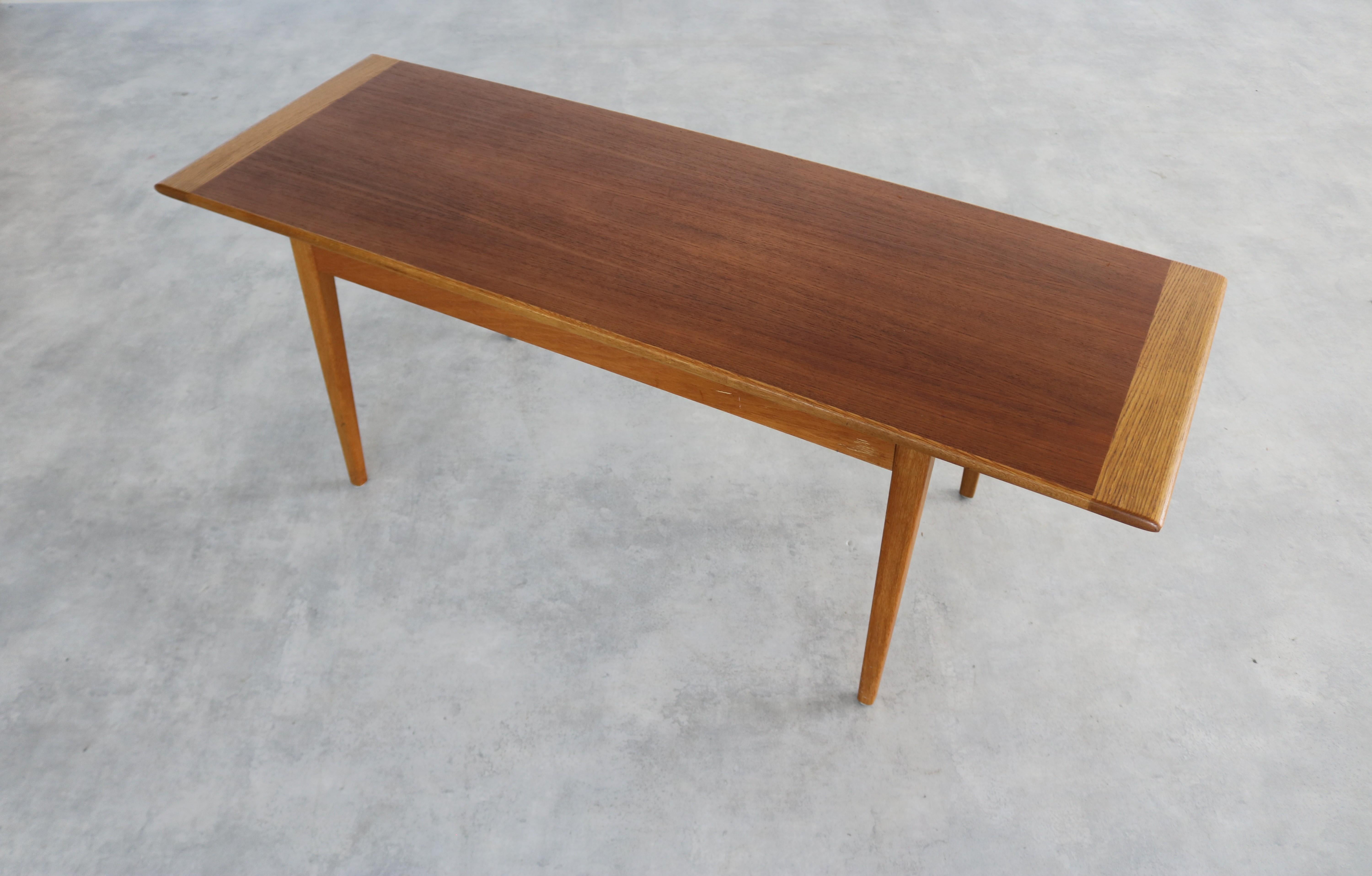 Milieu du XXe siècle table basse vintage  table à manger  60s  Suédois en vente