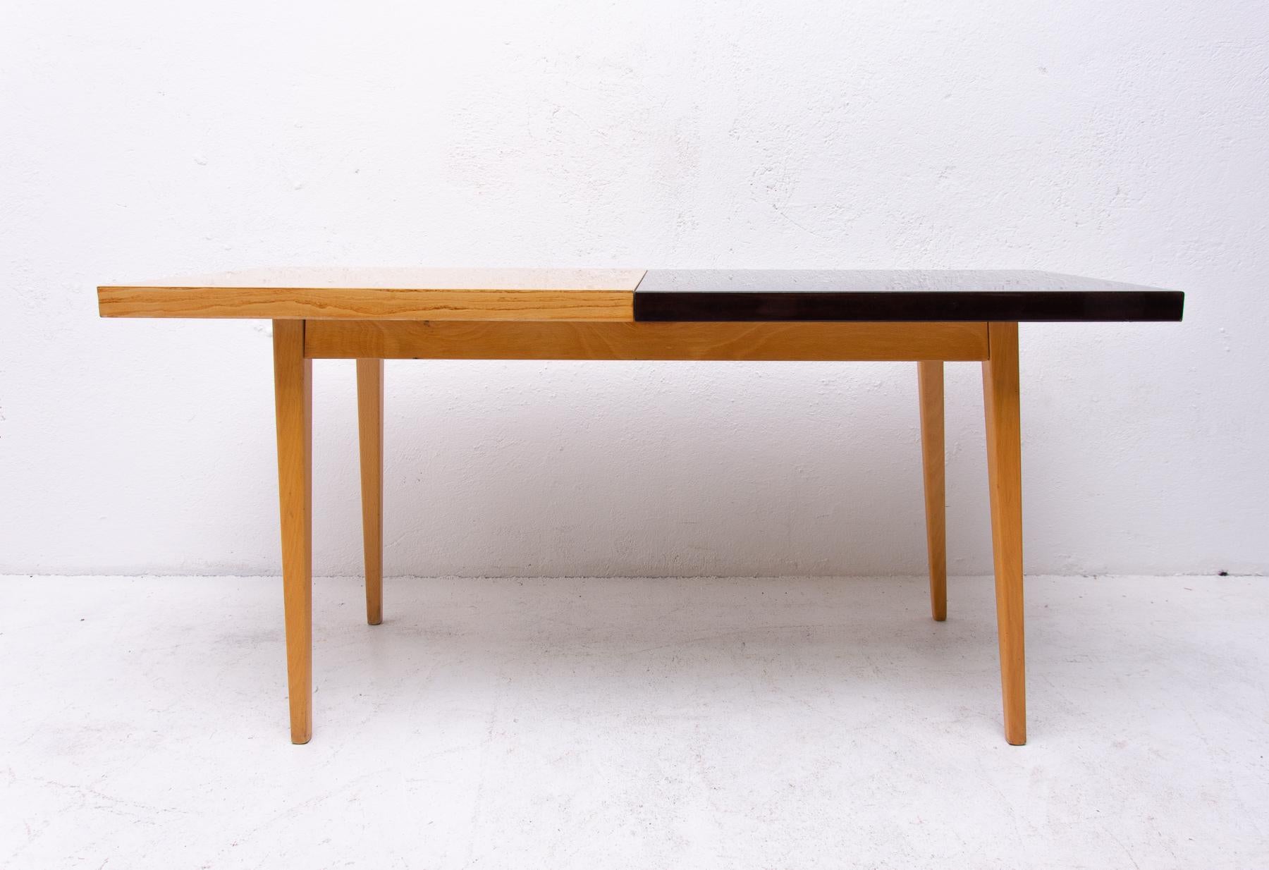 Vintage coffee table made by Jitona Company in the former Czechoslovakia in the 1970s. Features and ashwood and elm wood veneer.
Fully refurbished to high gloss. In excellent condition.

Measures: Height 57 cm

Length 120 cm

Depth 50 cm.