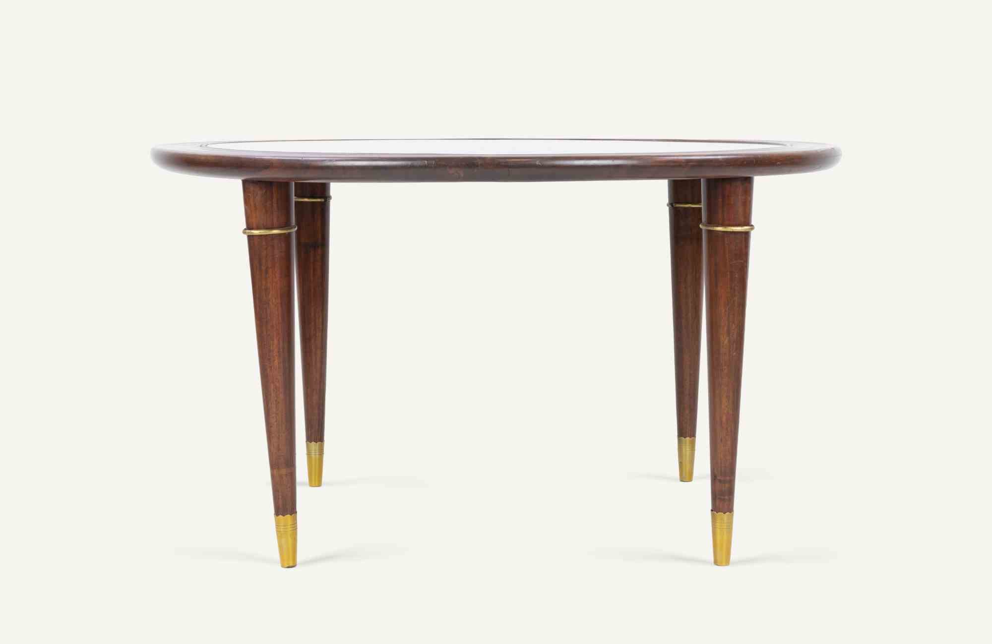 Table basse vintage dans le style de Paolo Buffa, réalisée dans les années 1950.

Bois de cerisier, laiton et verre.

Bon état.