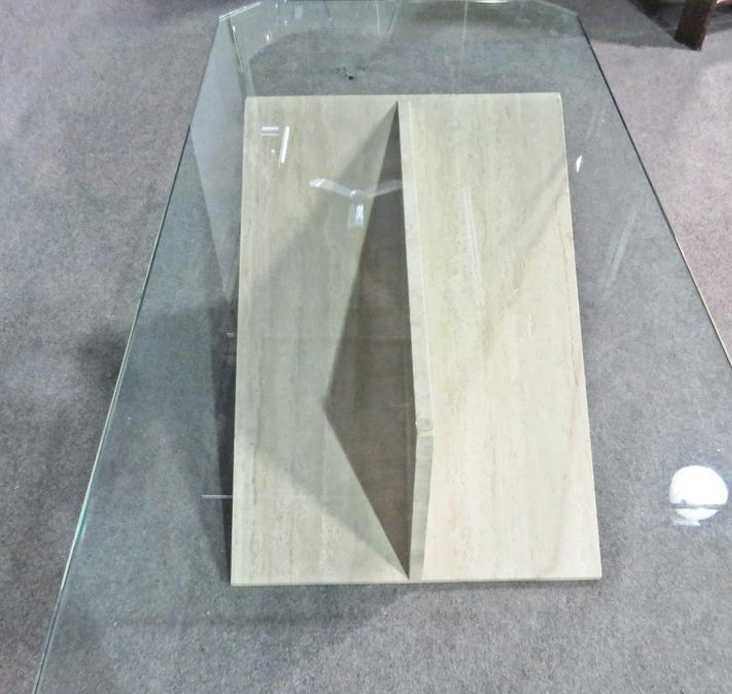 Table basse vintage en travertin et verre Bon état - En vente à Brooklyn, NY