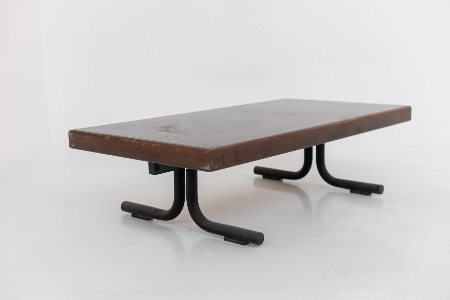 Mid-Century Modern Vintage Coffee Table in Wood by Osvaldo Borsani for Tecno For Sale
