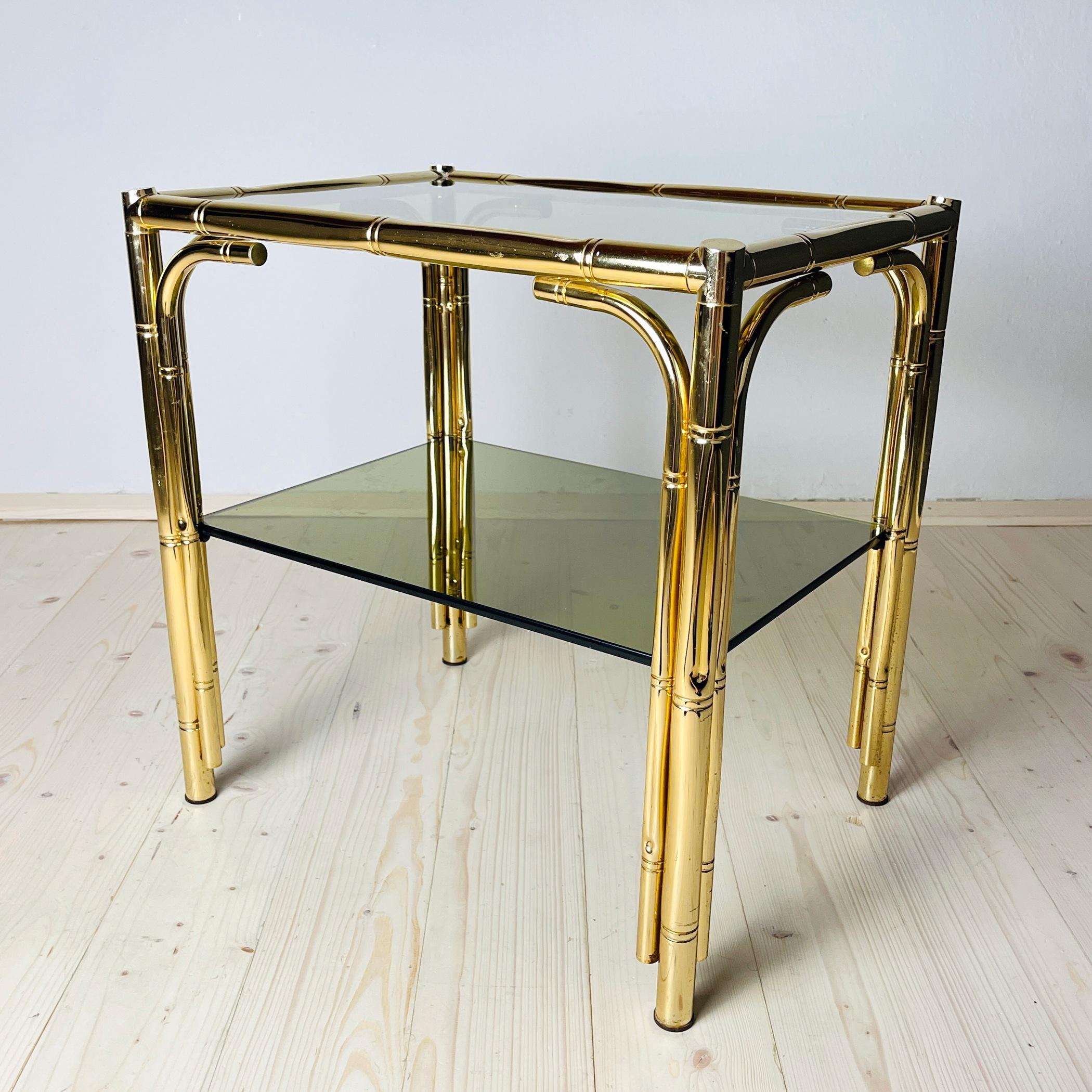 Vintage coffee table Italy 1970s Smoked Glass For Sale 5