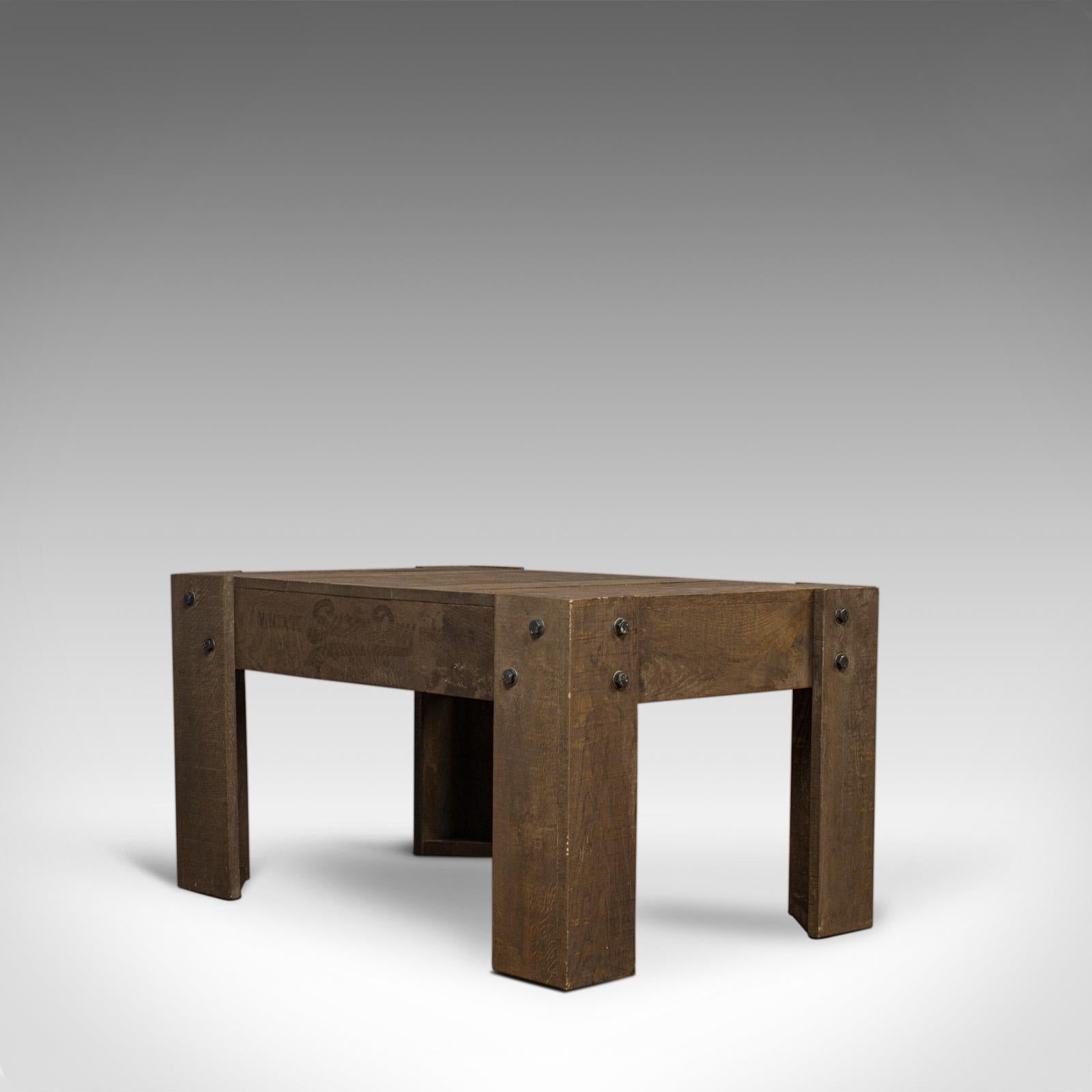 Anglais Table basse vintage rustique, anglaise, chêne, d'appoint, industrielle en vente