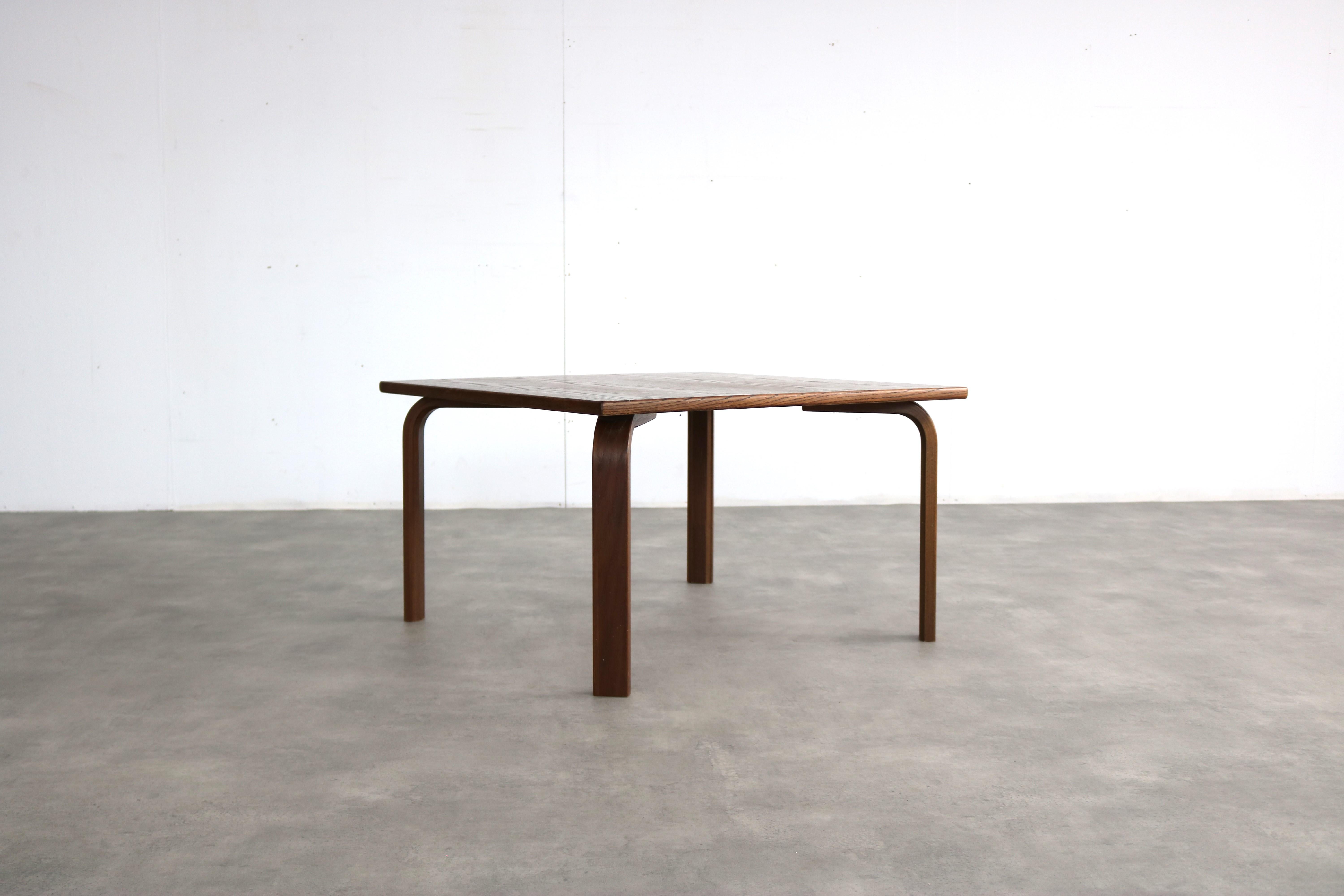 table basse vintage  table d'appoint  Kinnarps  Suède

période  70s/80s
Design/One  Kinnarps  Suède
taille  47 x 80 x 80 (hxwxd)

détails  bois ; meubles Kinnarps assortis disponibles ;

numéro d'article  2214