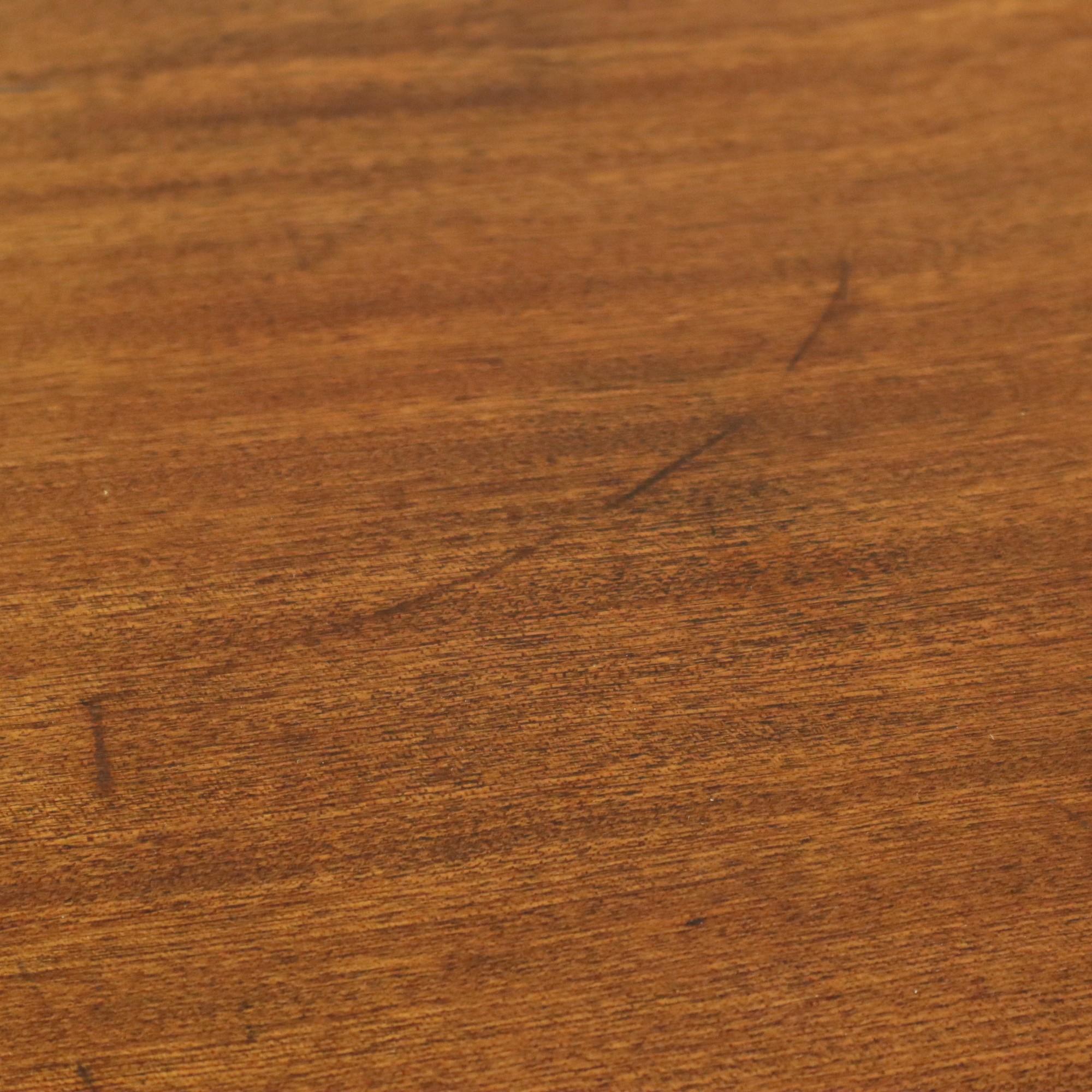 Table basse vintage avec plateau en bois et roues chromées 90 cm en vente 6