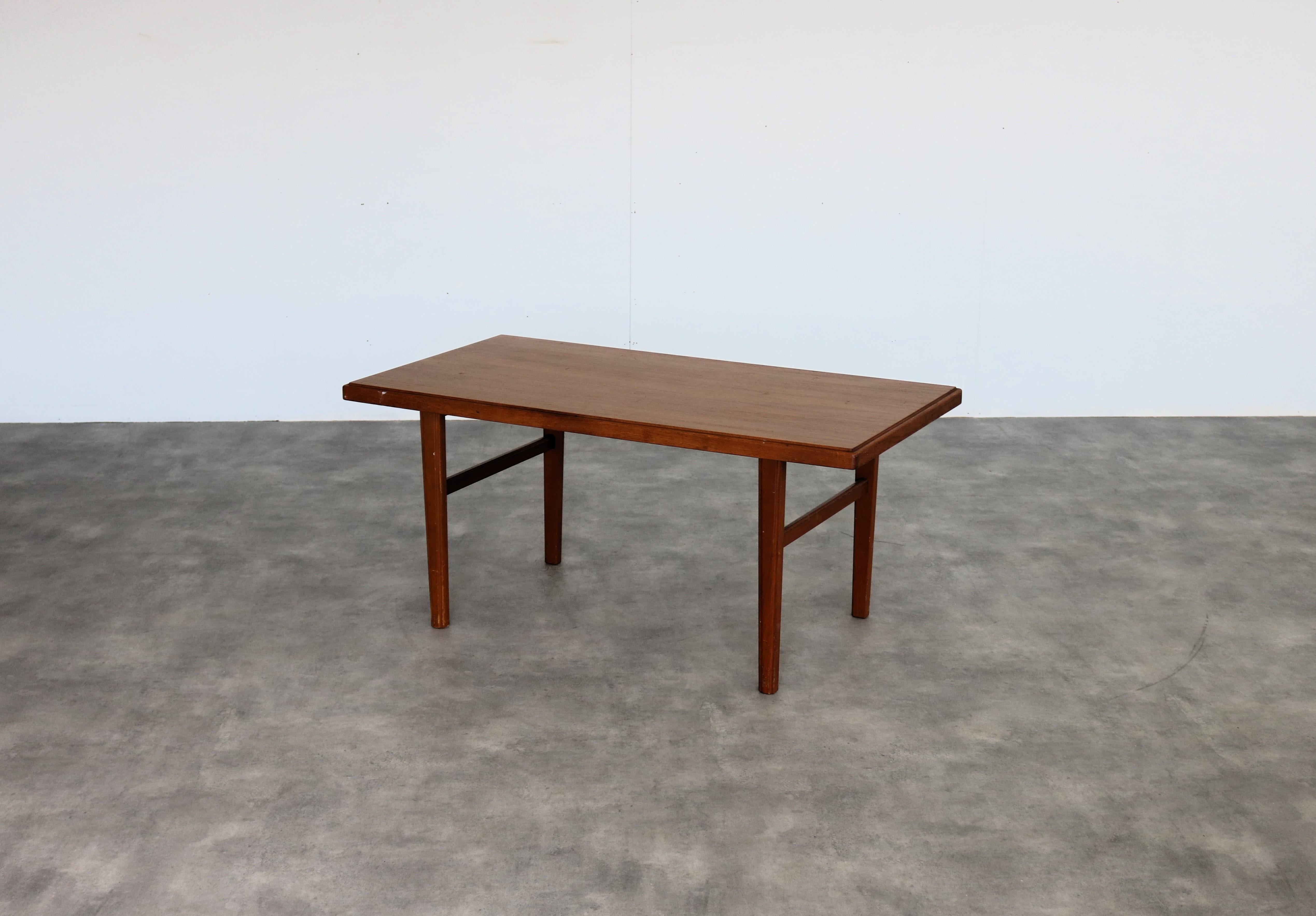 tavolino vintage  Tavolo  60s  Svedese

periodo  60's
design  sconosciuto  Svezia
condizione  buono  leggeri segni d'uso
dimensione  57 x 125 x 68 (hxlxp)

dettagli  teak;

numero di articolo  2504