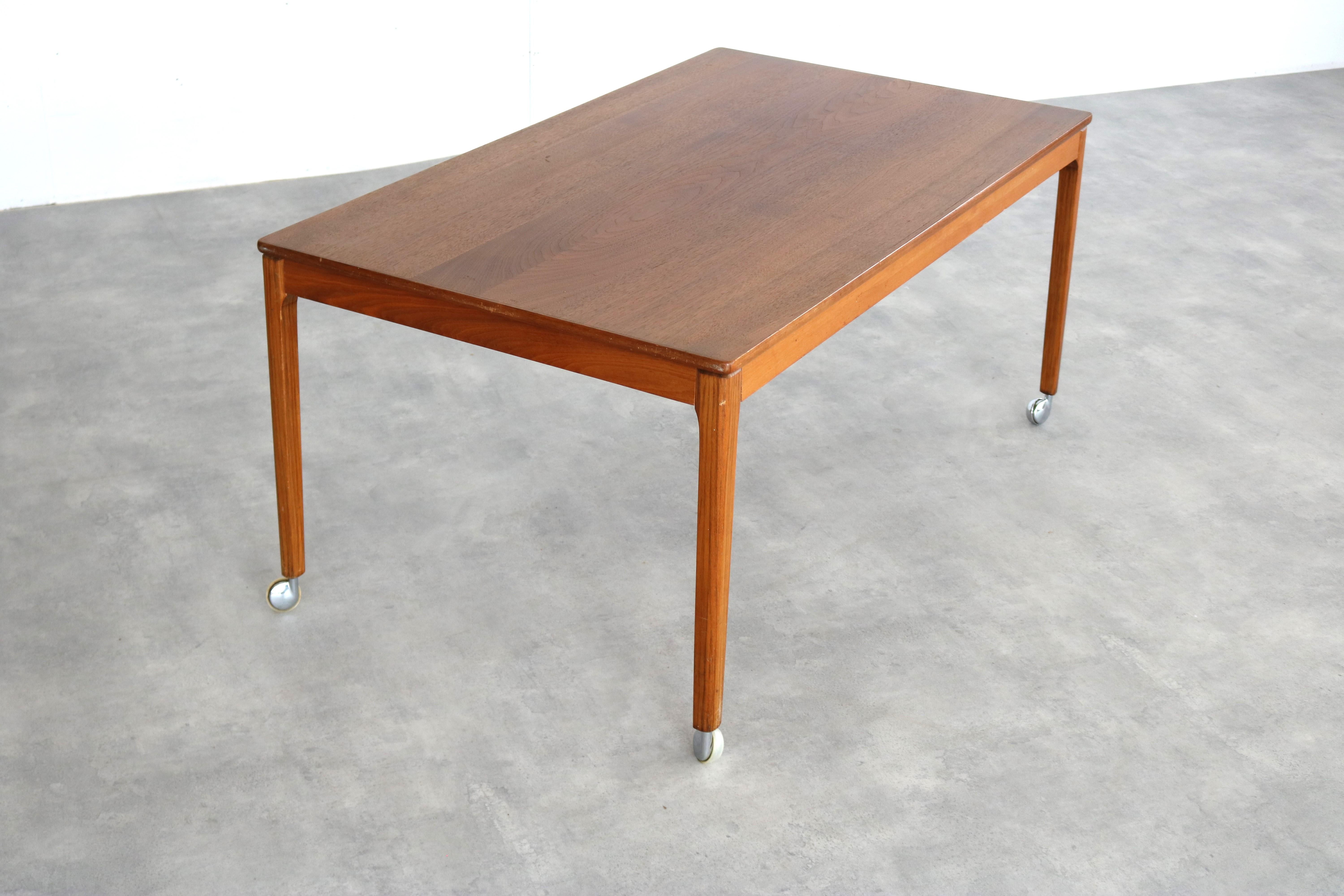 Metà XX secolo tavolino vintage  Tavolo  60s  Svedese in vendita
