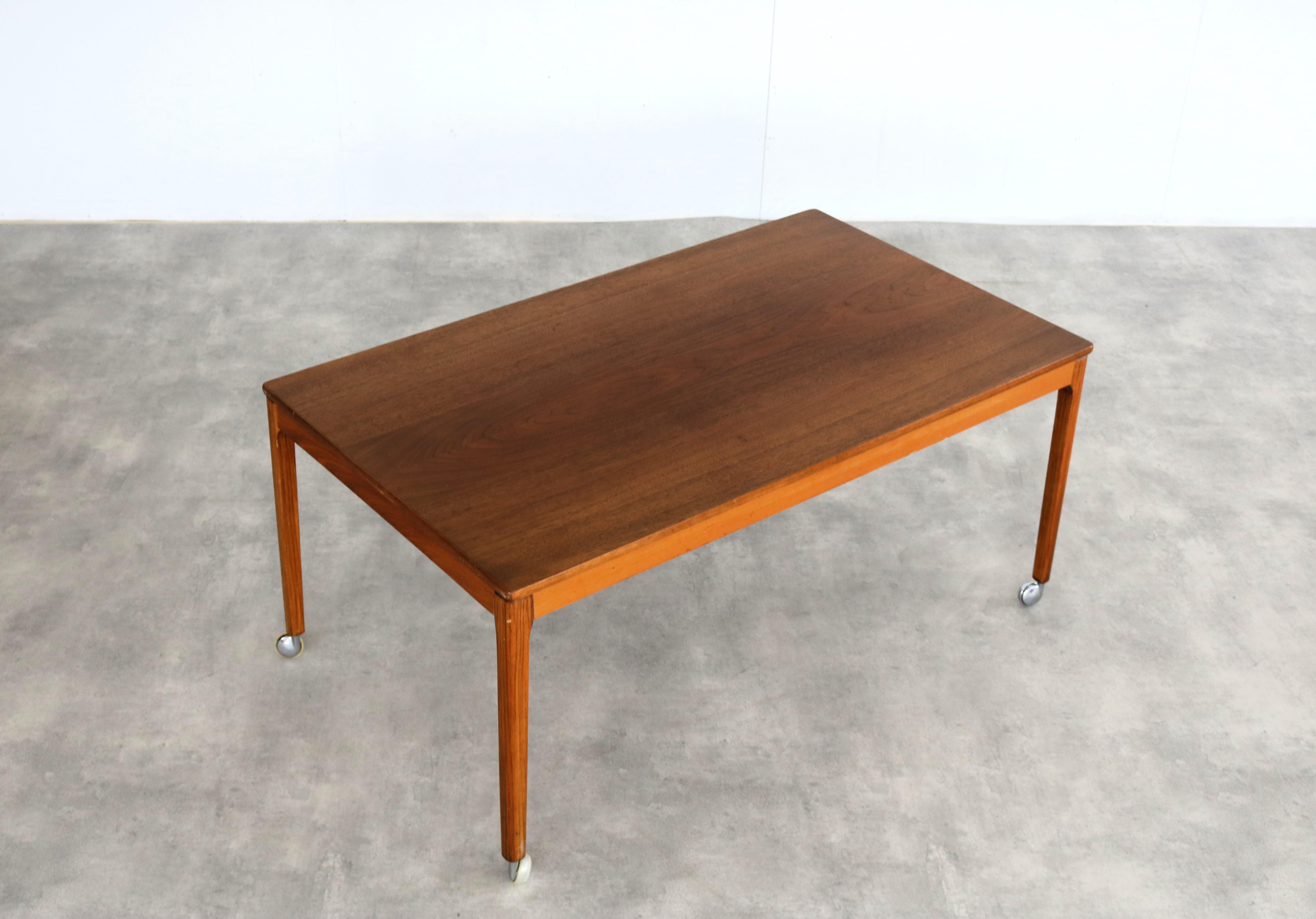 tavolino vintage  Tavolo  60s  Svedese in vendita 3
