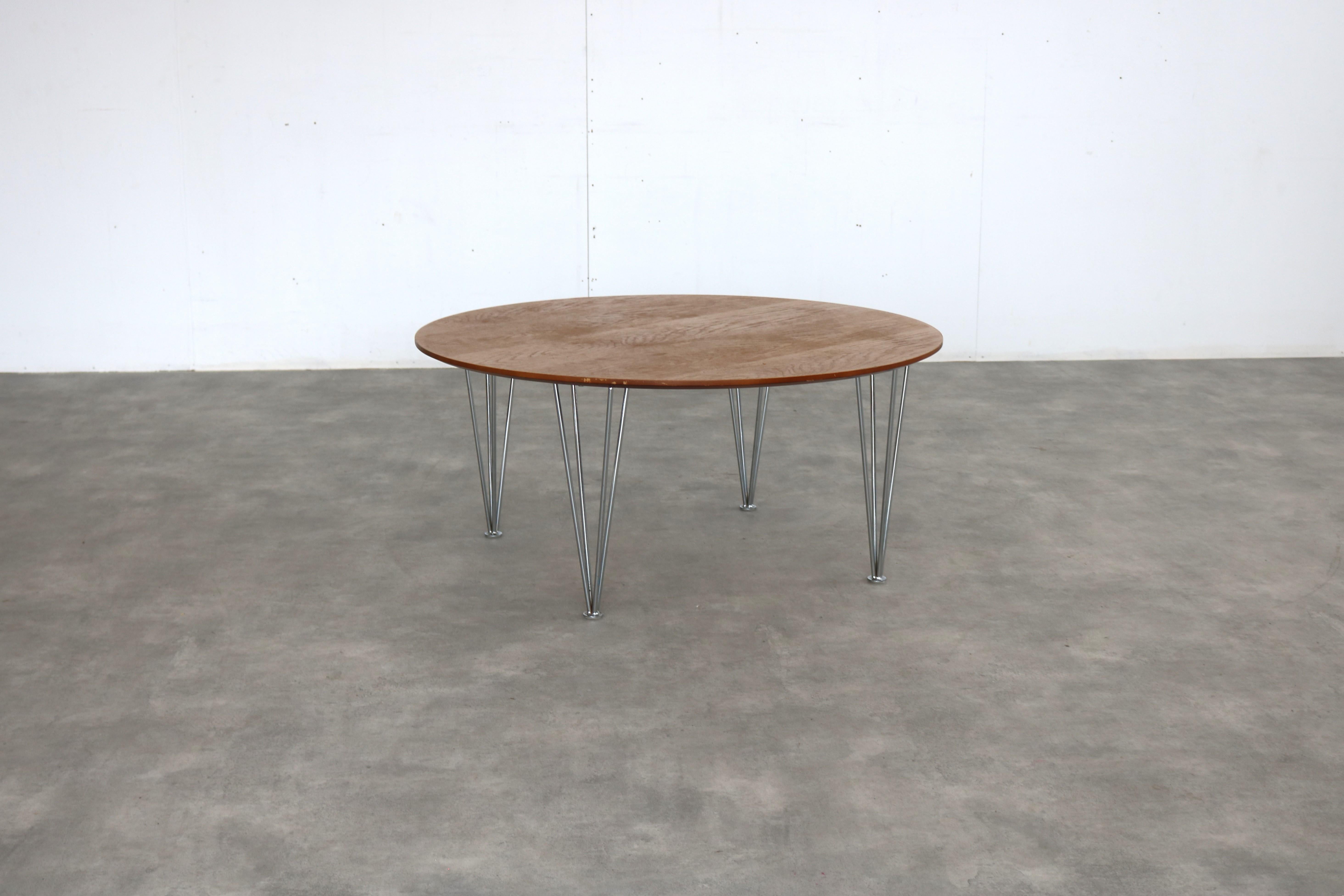 vintage coffee table  table  80s  Swedish

period  80s
design  unknown  Sweden
condition  good  minor signs of use
size  45 x 100.5 x 100.5 (hxbxd)

details  oak; chrome; 

item number  2839