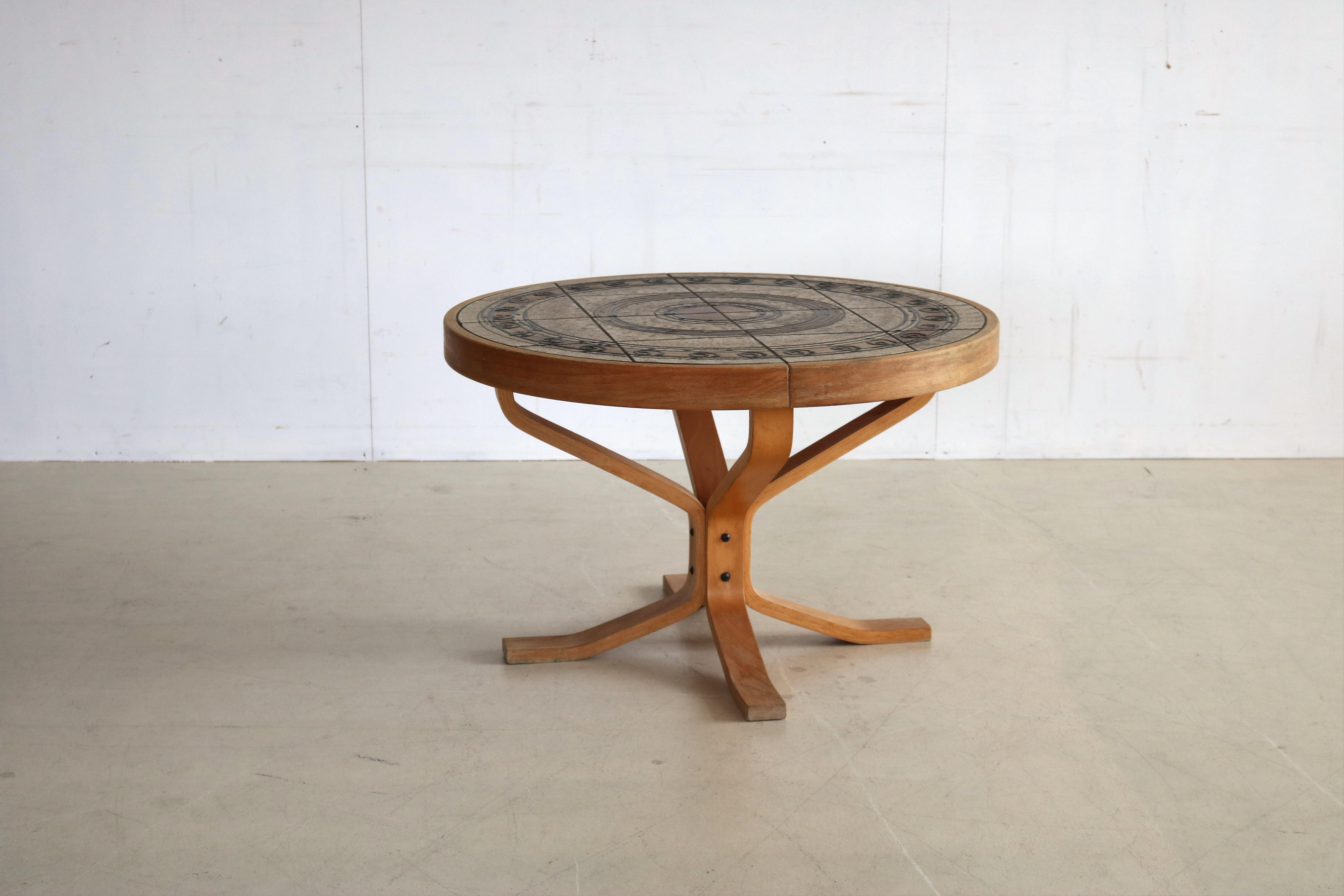 vintage coffee table table H.M. Sofaborde Denmark

period 60's
designs H.M. Sofaborde Denmark
conditions good light signs of use
size 54 x 85 (hxdia)
details wood; stone;

article number 1569.