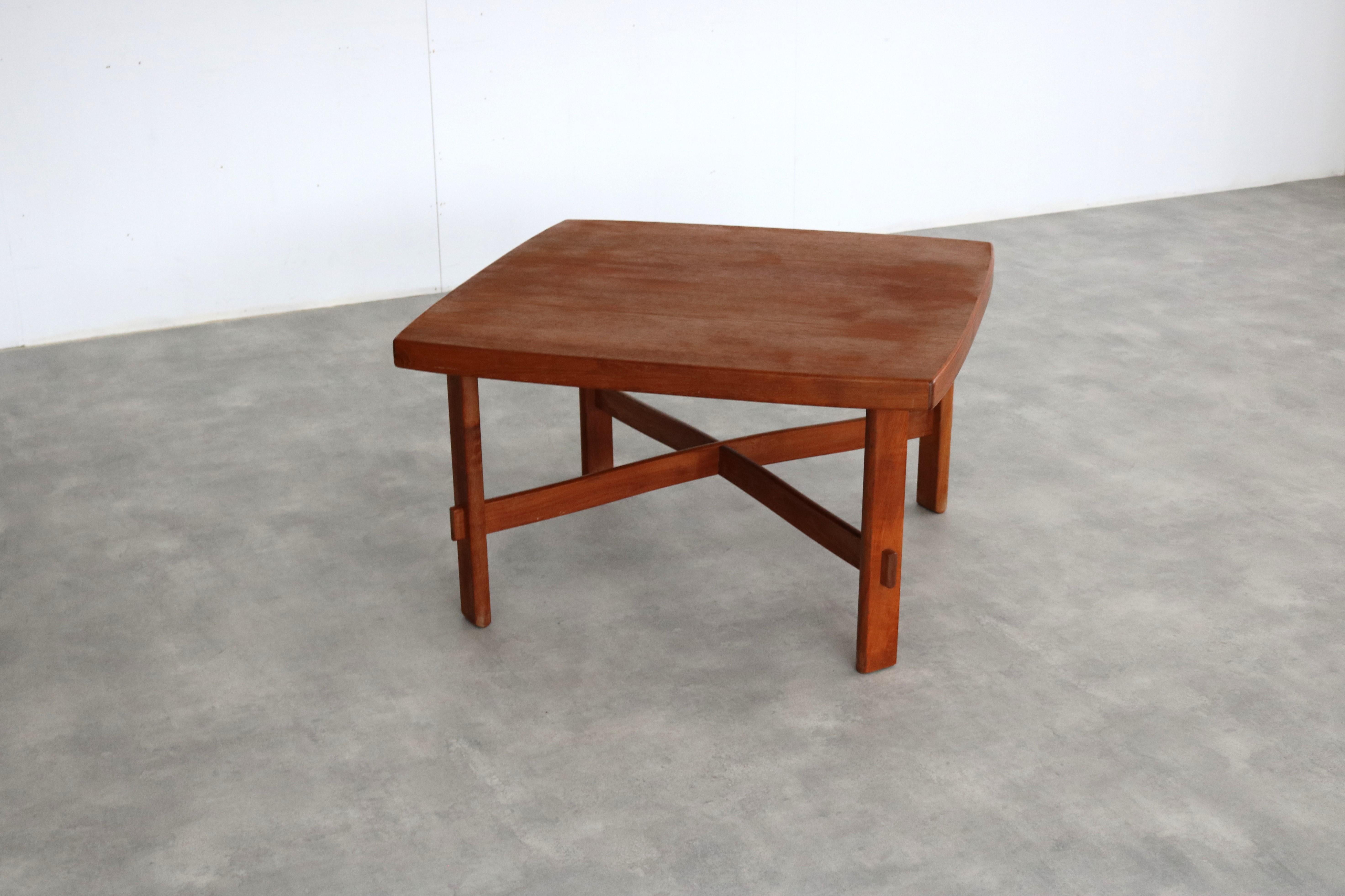 vintage coffee table | table | teak | 60's   In Good Condition For Sale In GRONINGEN, NL