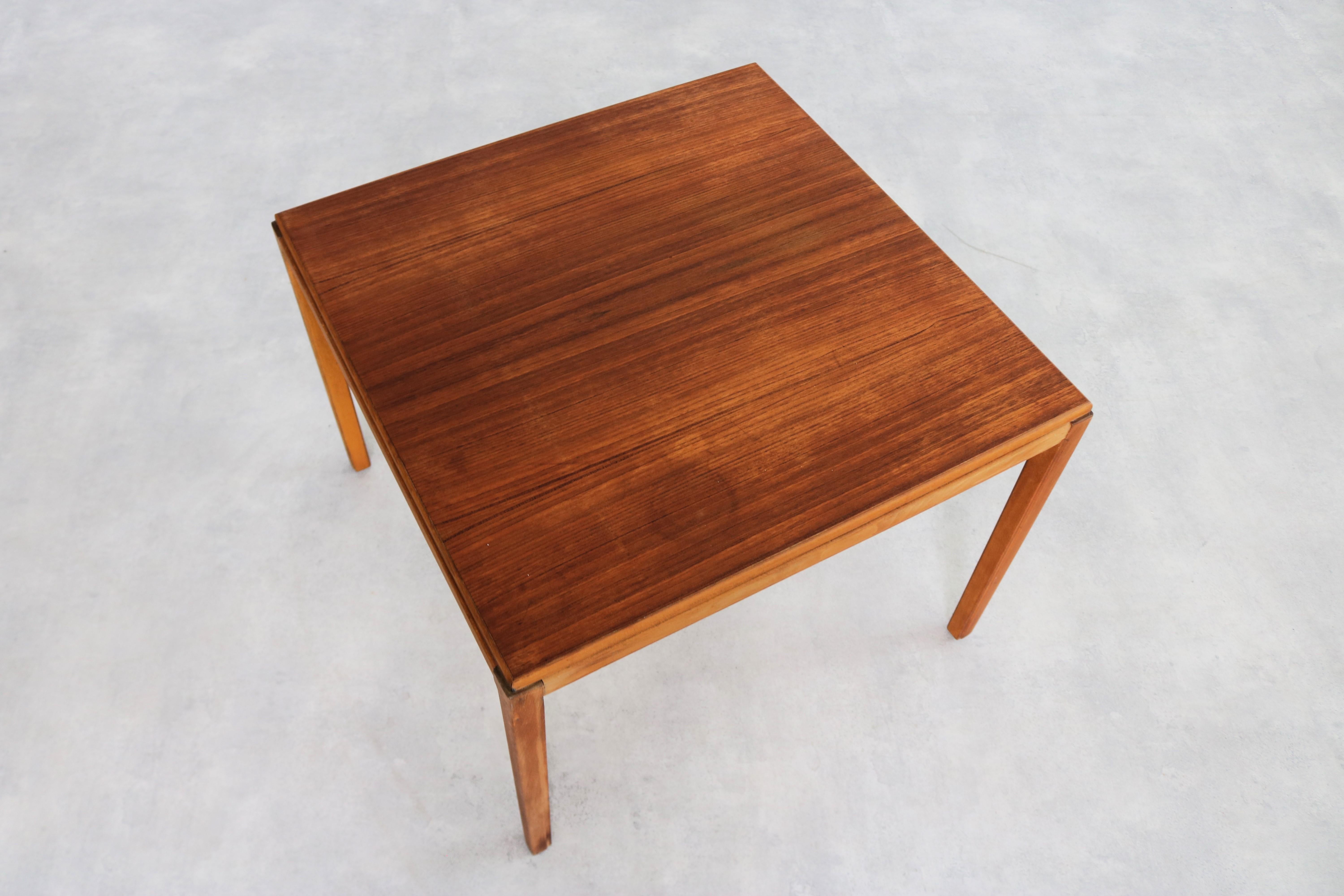 Milieu du XXe siècle table basse vintage  tableau  teck  60's en vente