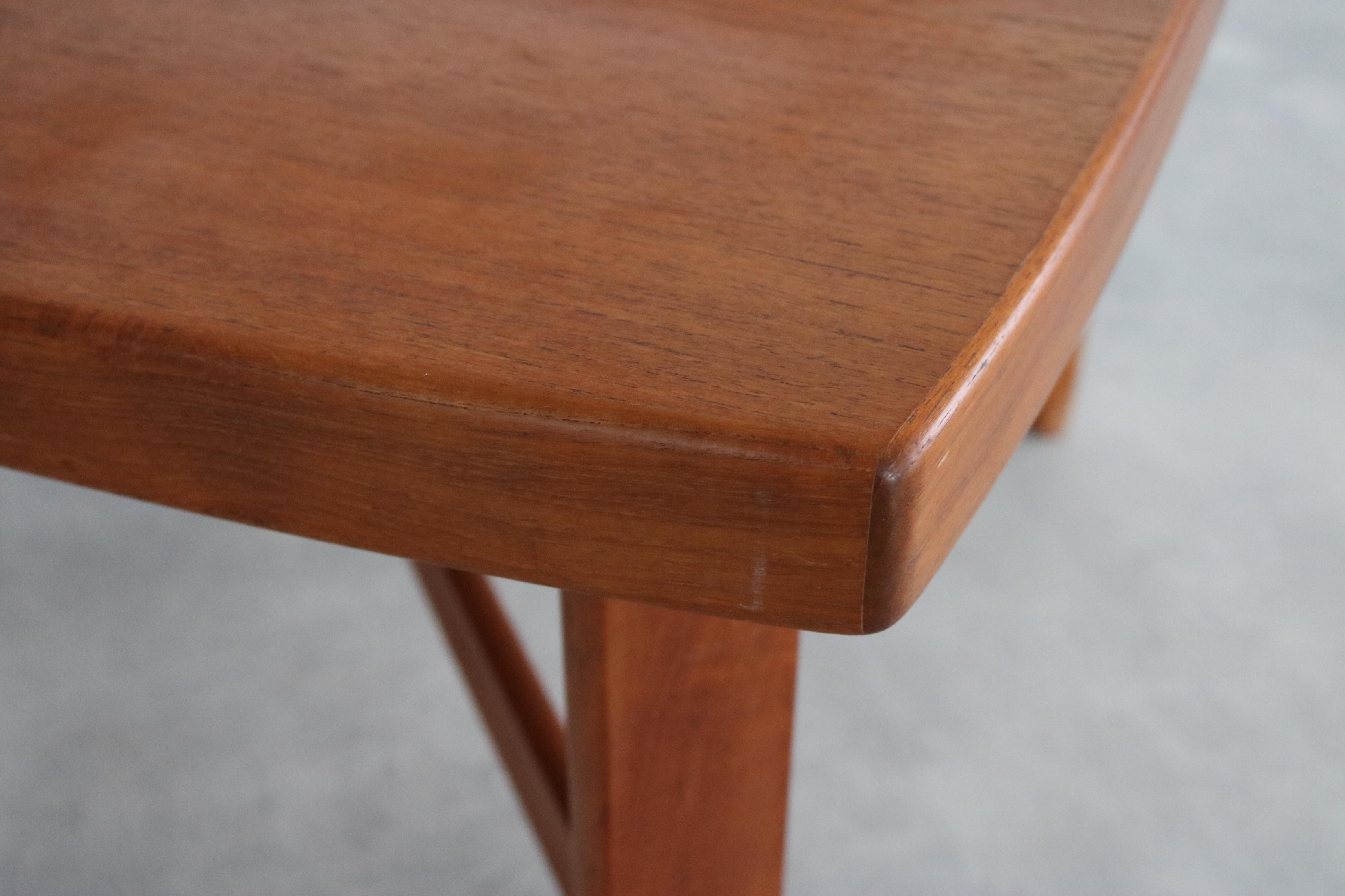 vintage coffee table | table | teak | 60's   For Sale 2
