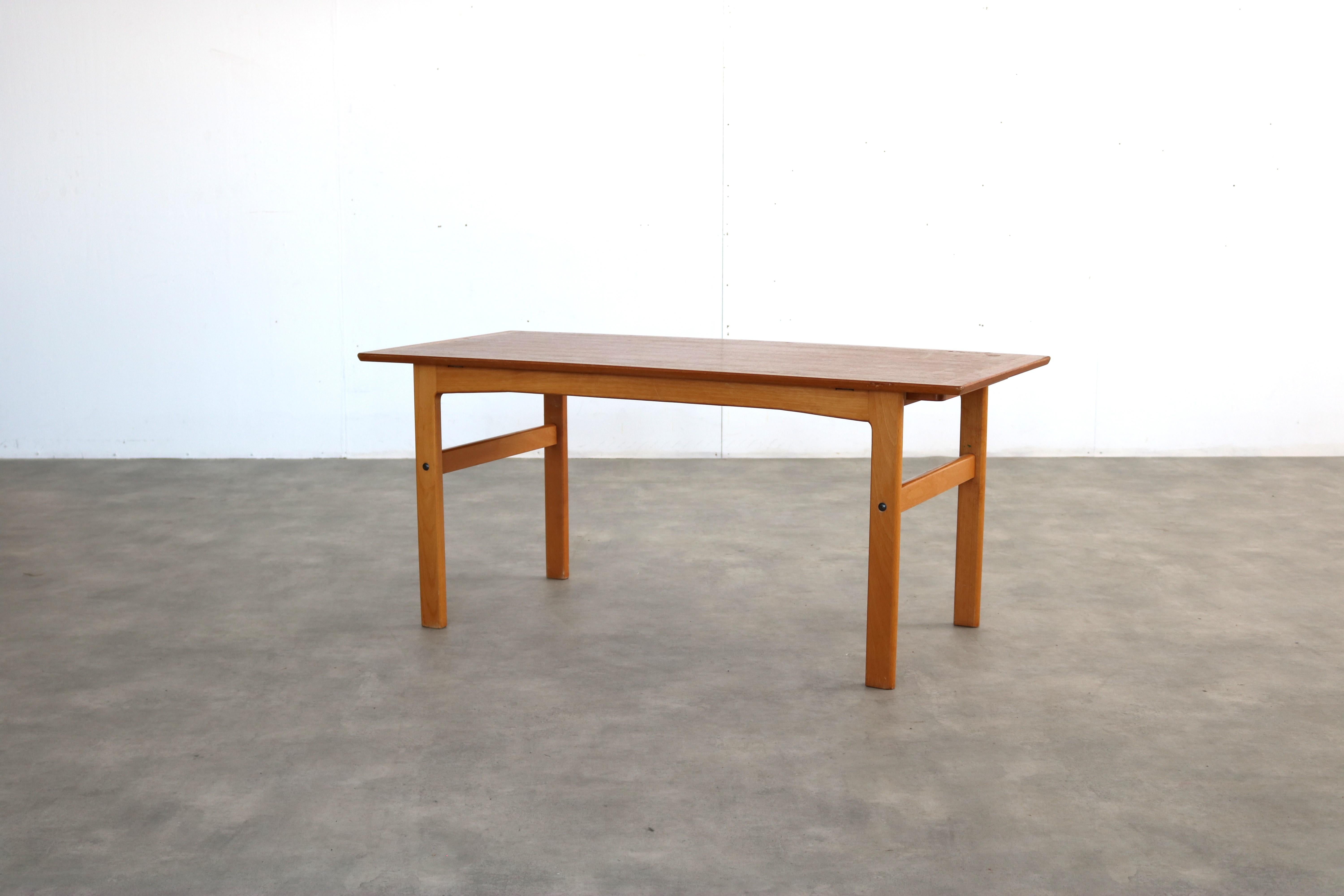 
vintage coffee table  teak   1960s  Swedish

period  1960s
design  unknown  Sweden
condition  good  minor signs of use
size  55 x 125 x 59 (hxbxd)

details  teak; oak; 

item number  2836