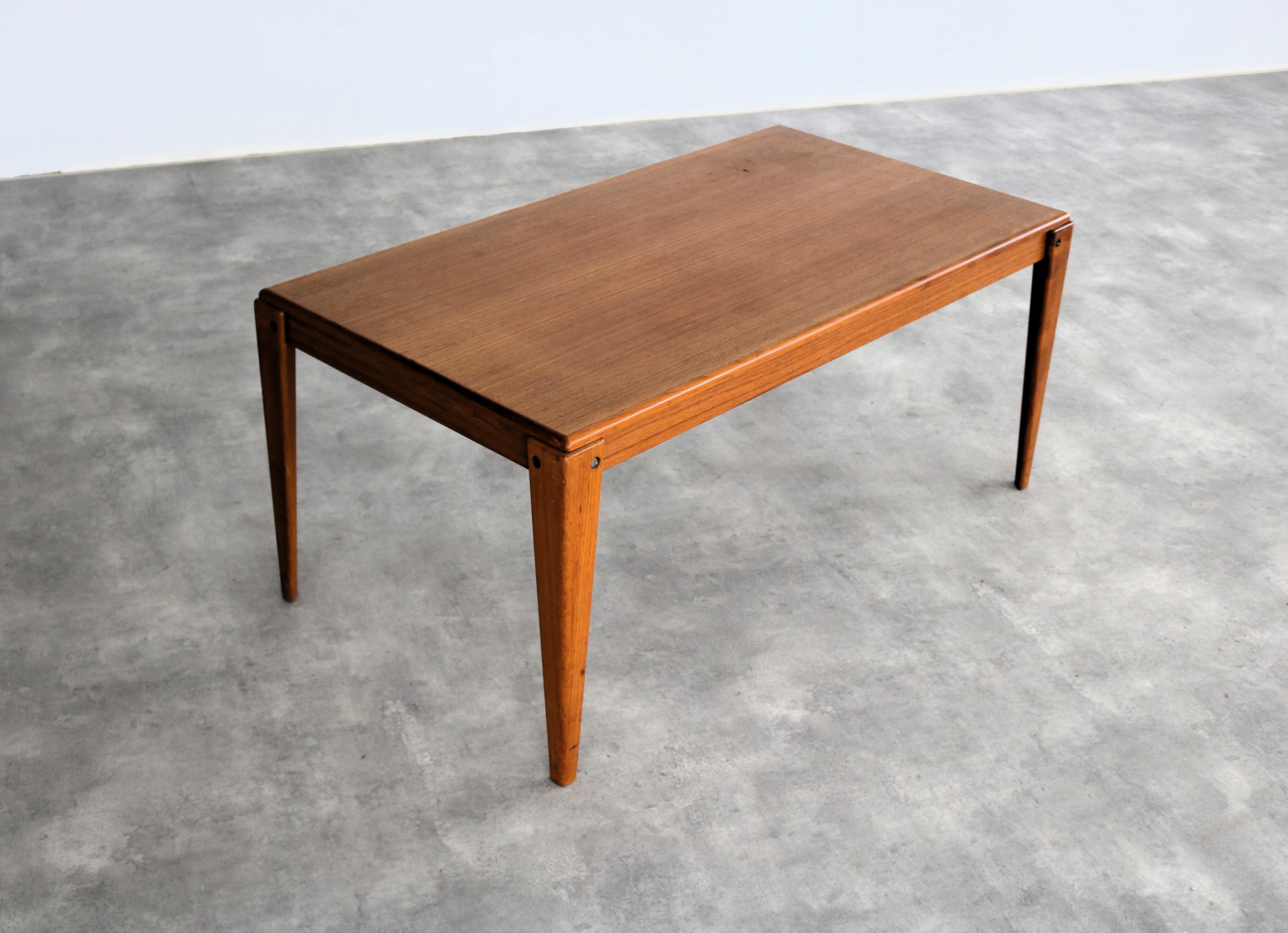Metà XX secolo tavolino vintage  Teak  60s  Svedese in vendita