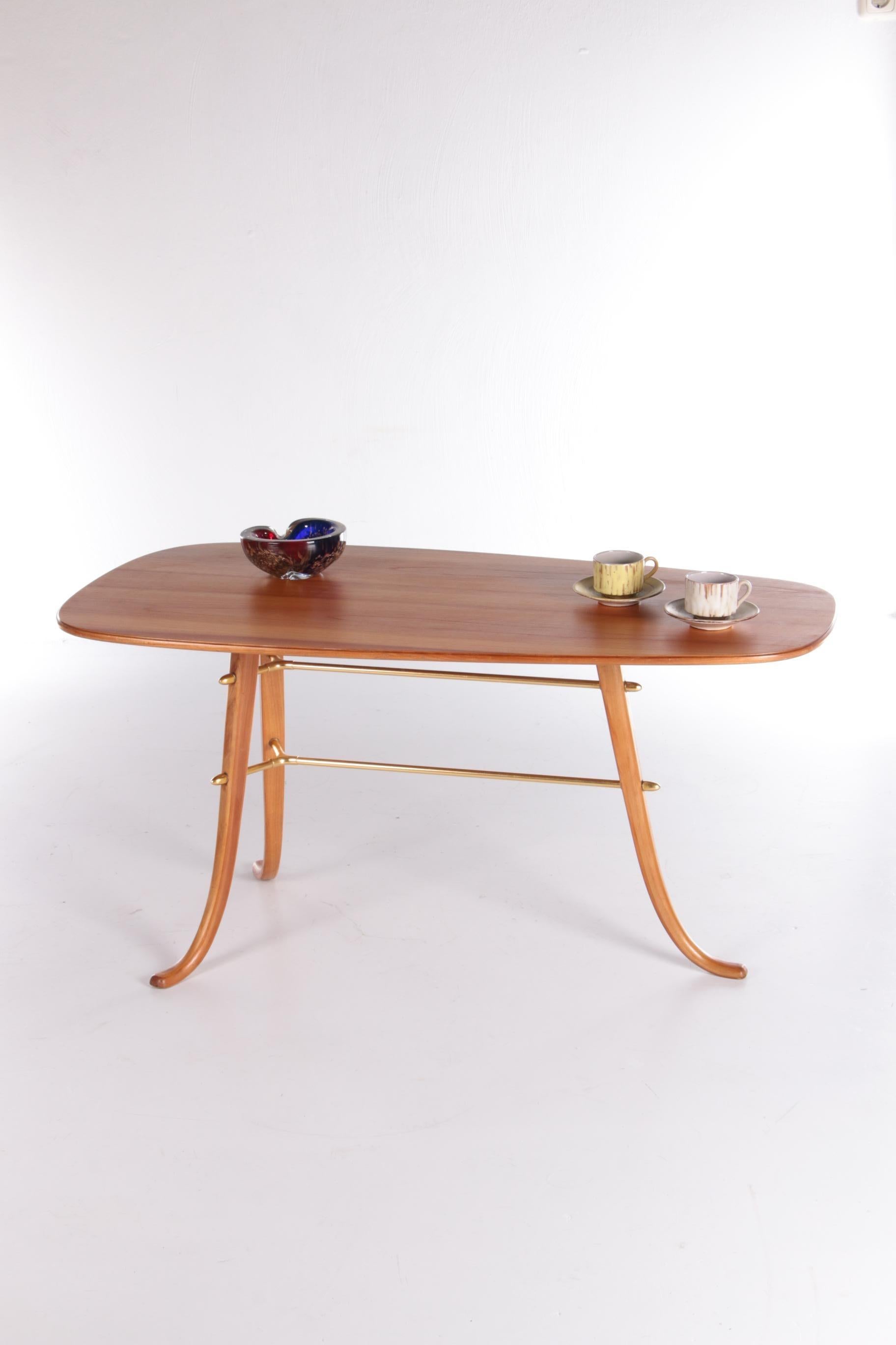 Vintage coffee table with 3 legs and brass details Scandinavia.

Beautiful coffee table made in Scandinavia.

An oval top with three slender legs and the connection of the bottom is made of brass.

This table still looks like new, no signs of
