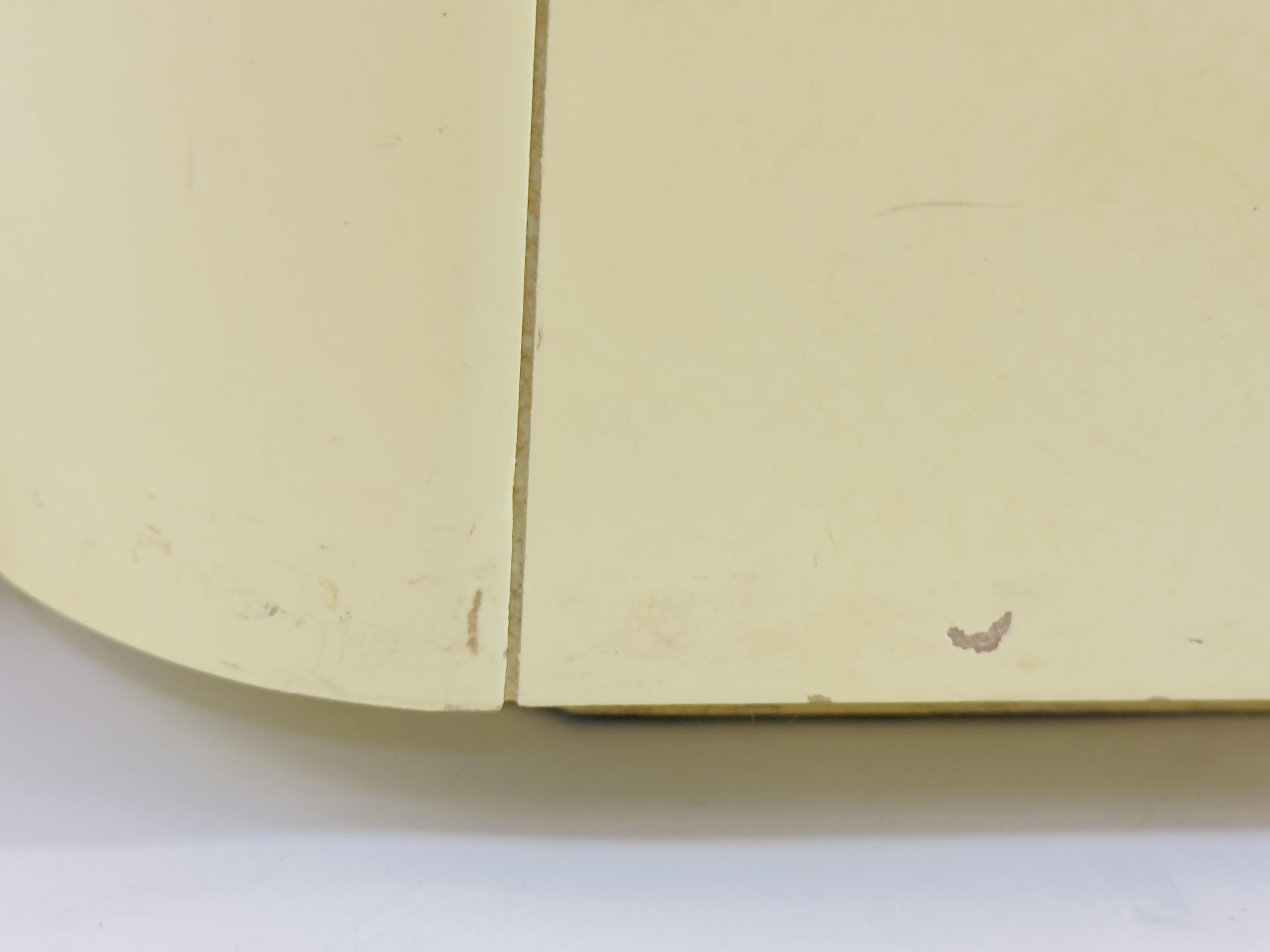 Table basse vintage avec accents en laiton et plateau en verre d'après Karl Springer en vente 10
