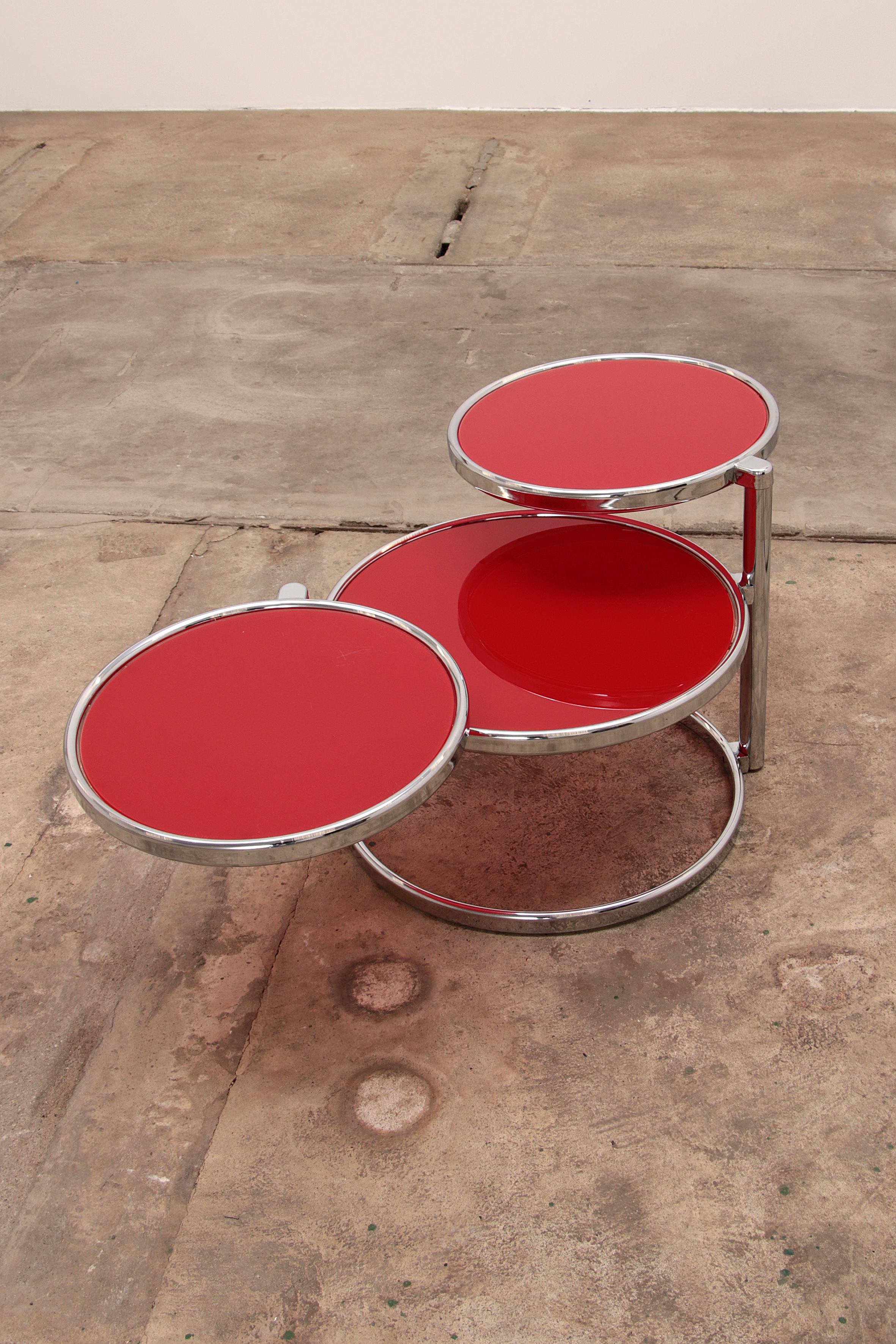Vintage Coffee Table with Round Red Glass Plates, 1960, France In Good Condition In Oostrum-Venray, NL