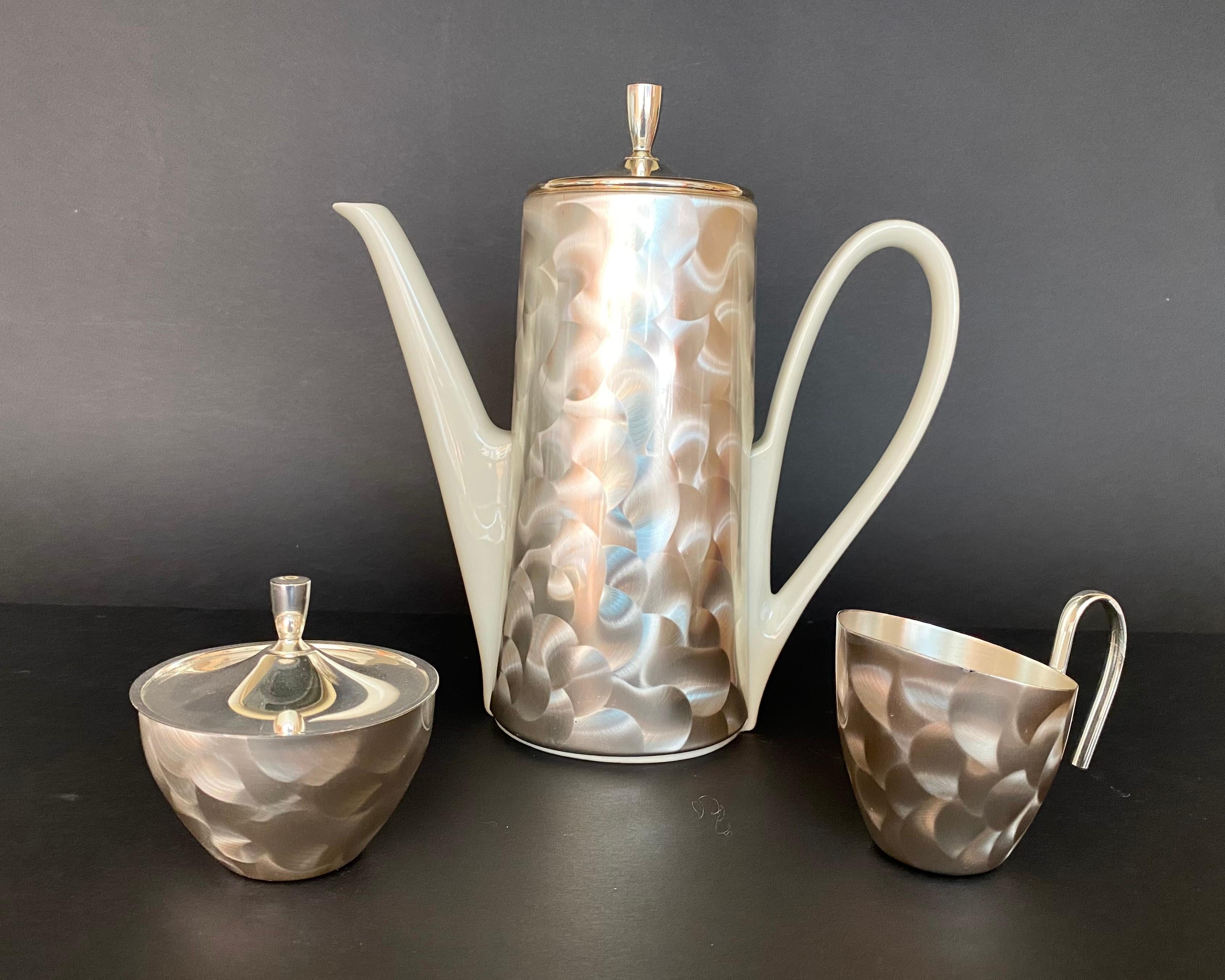Vintage Coffee/Tea Set Porcelain Teapot, Creamer, Sugar Bowl & Tray Bmf Bavaria In Excellent Condition For Sale In Bastogne, BE