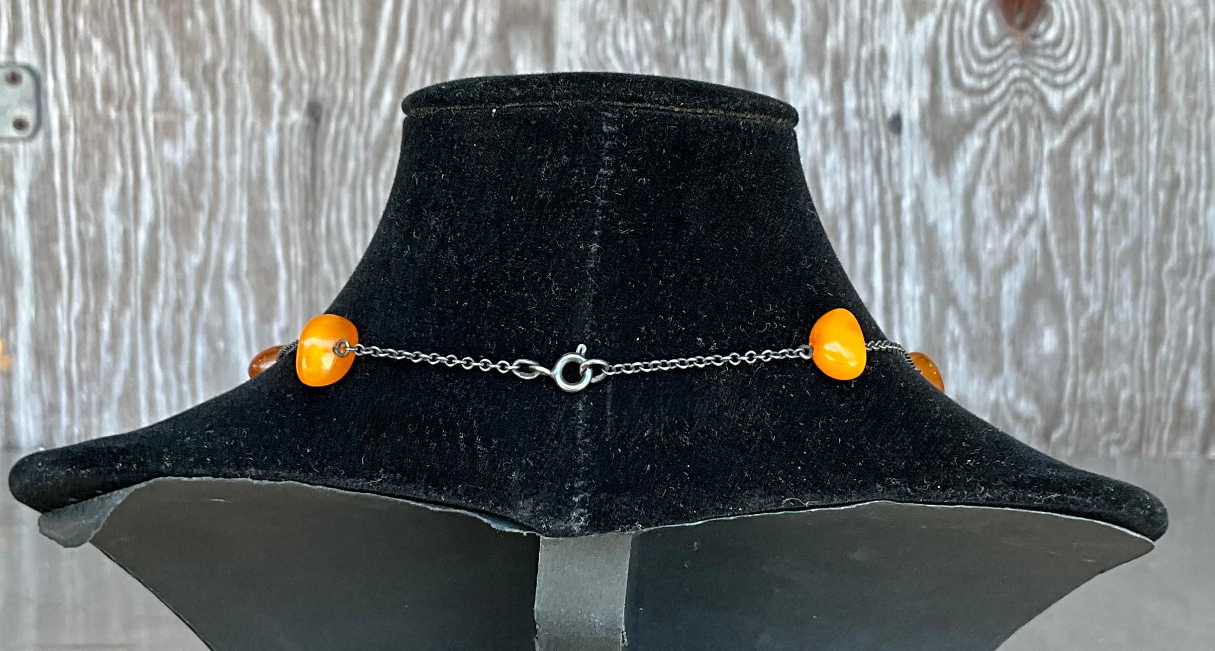 Collana d'ambra cognac vintage con argento annerito in vendita 2
