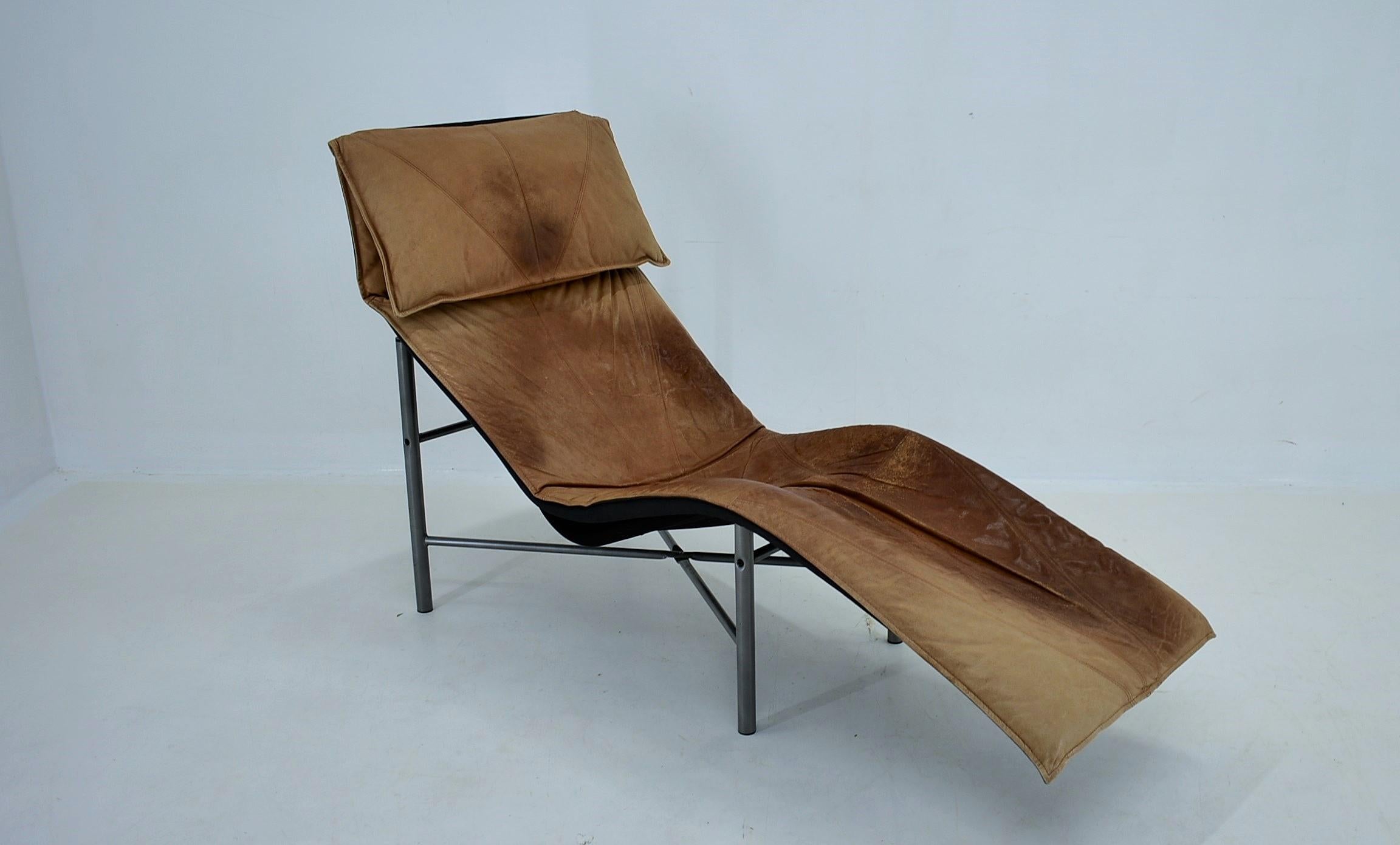 vintage chaise longue