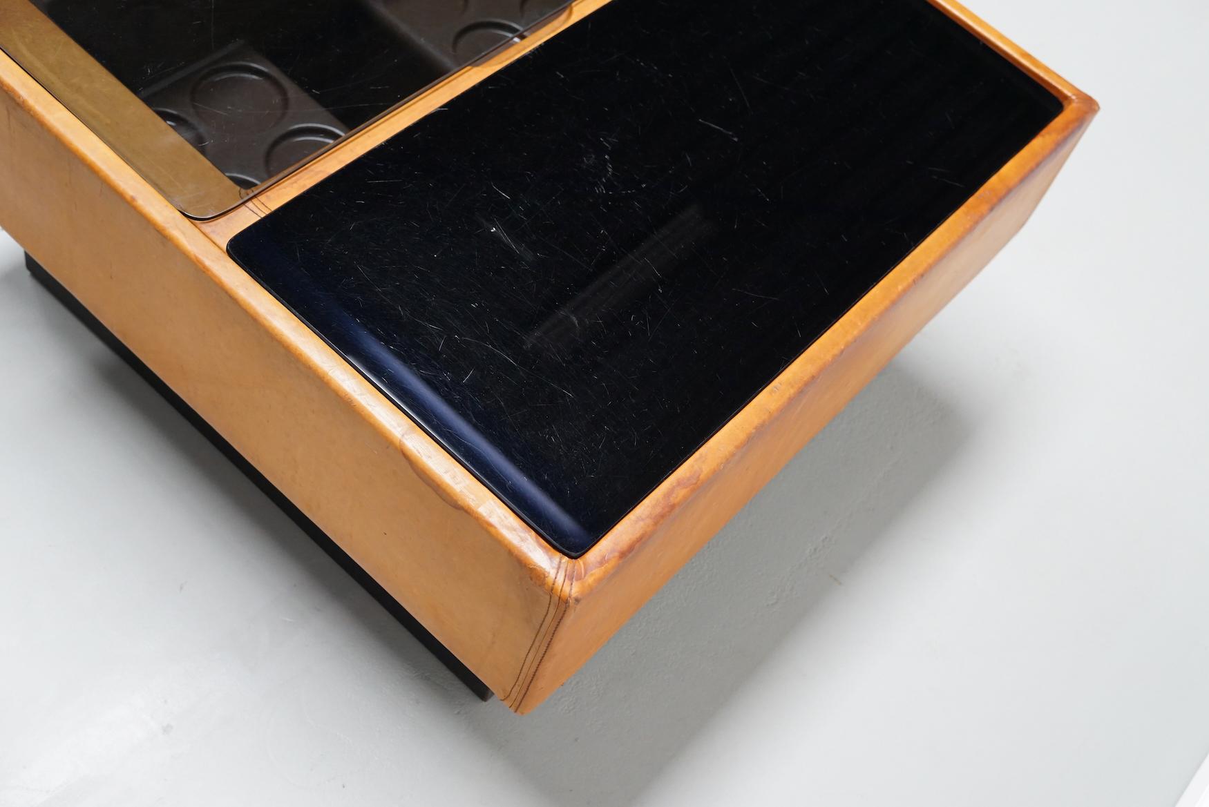 Table basse / bar en cuir cognac vintage par De Sede, 1960/70s en vente 6