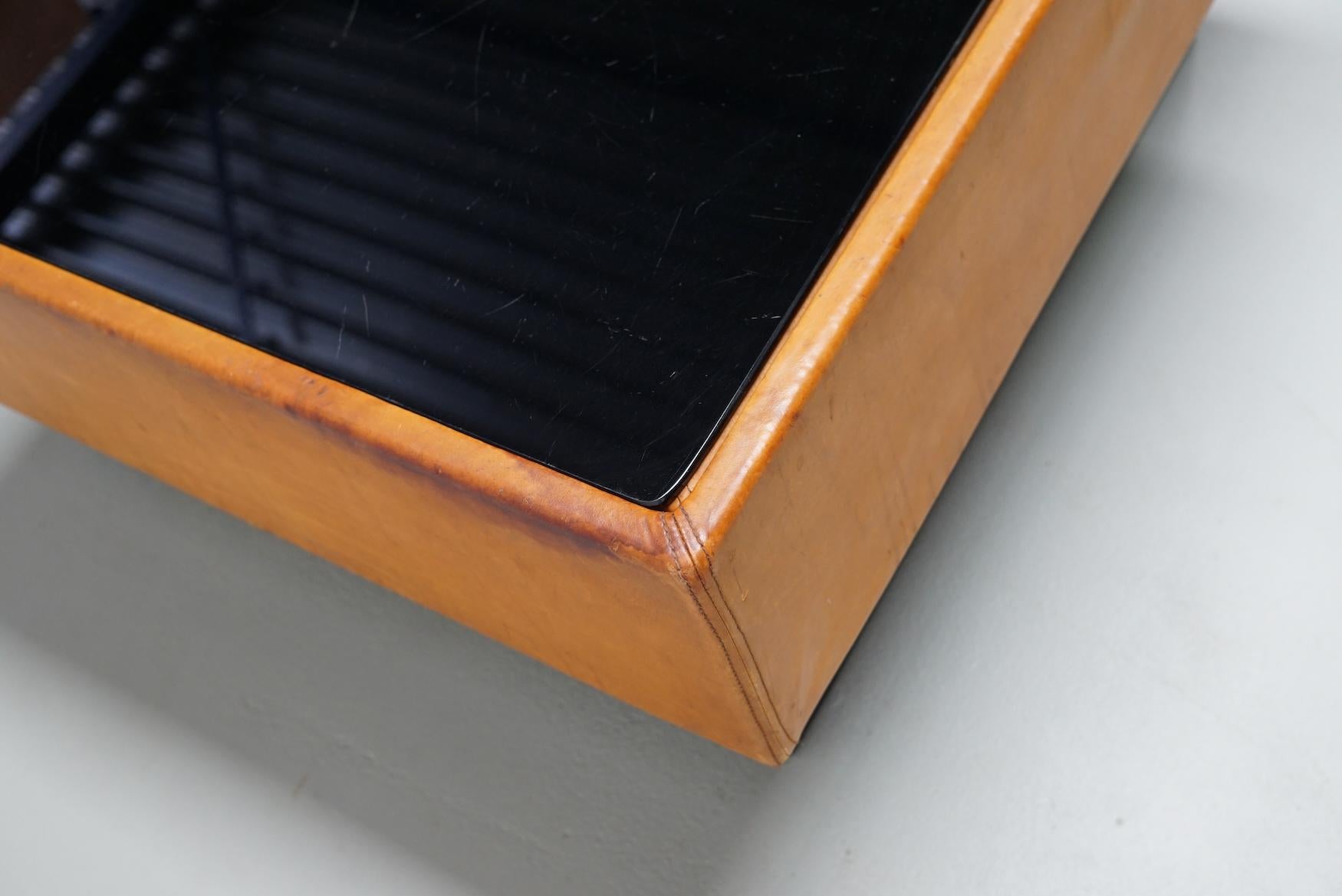 Table basse / bar en cuir cognac vintage par De Sede, 1960/70s en vente 3