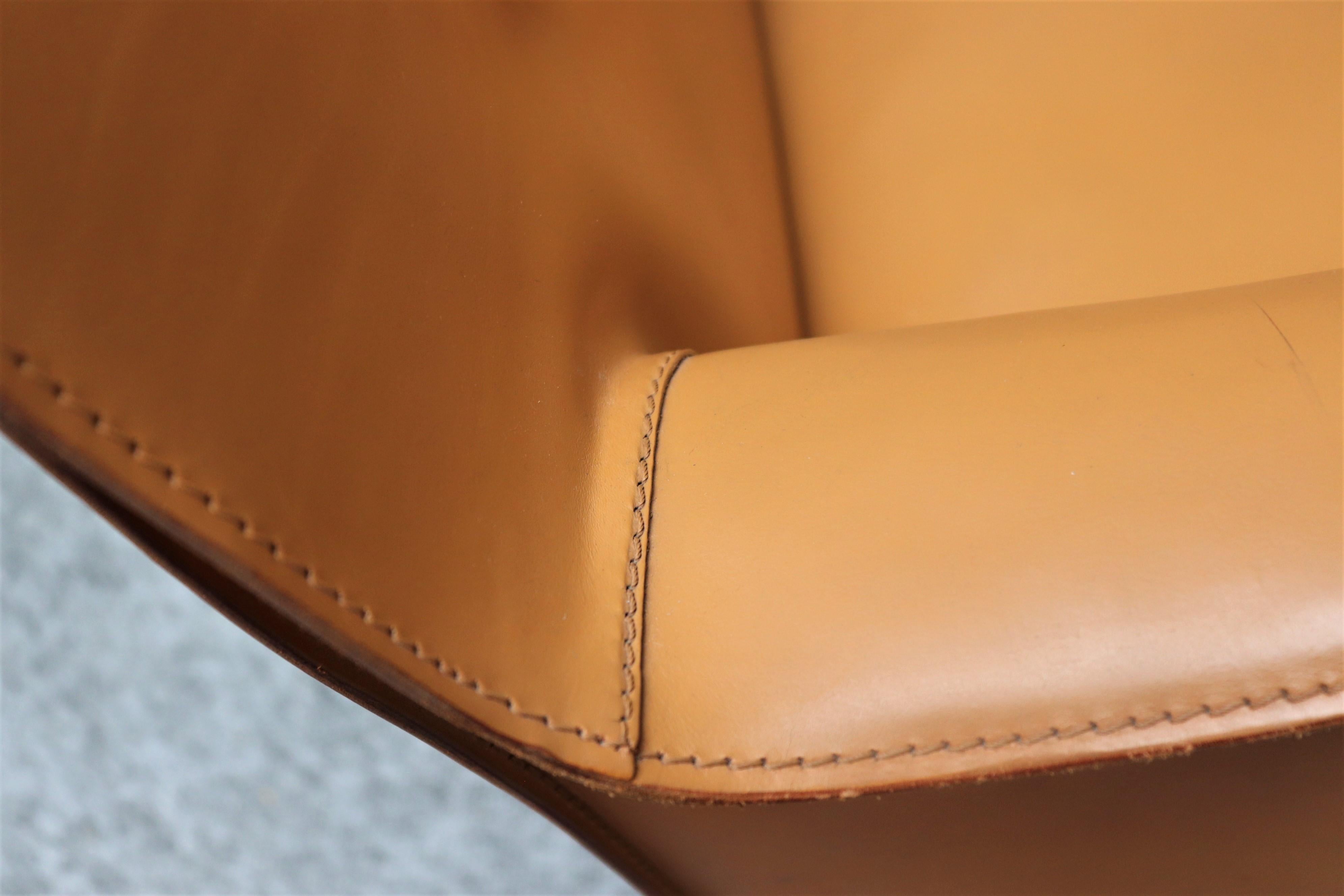 Vintage Cognac Leather Mario Bellini Cab 414 Armchair for Cassina Italy In Good Condition In Bali, ID