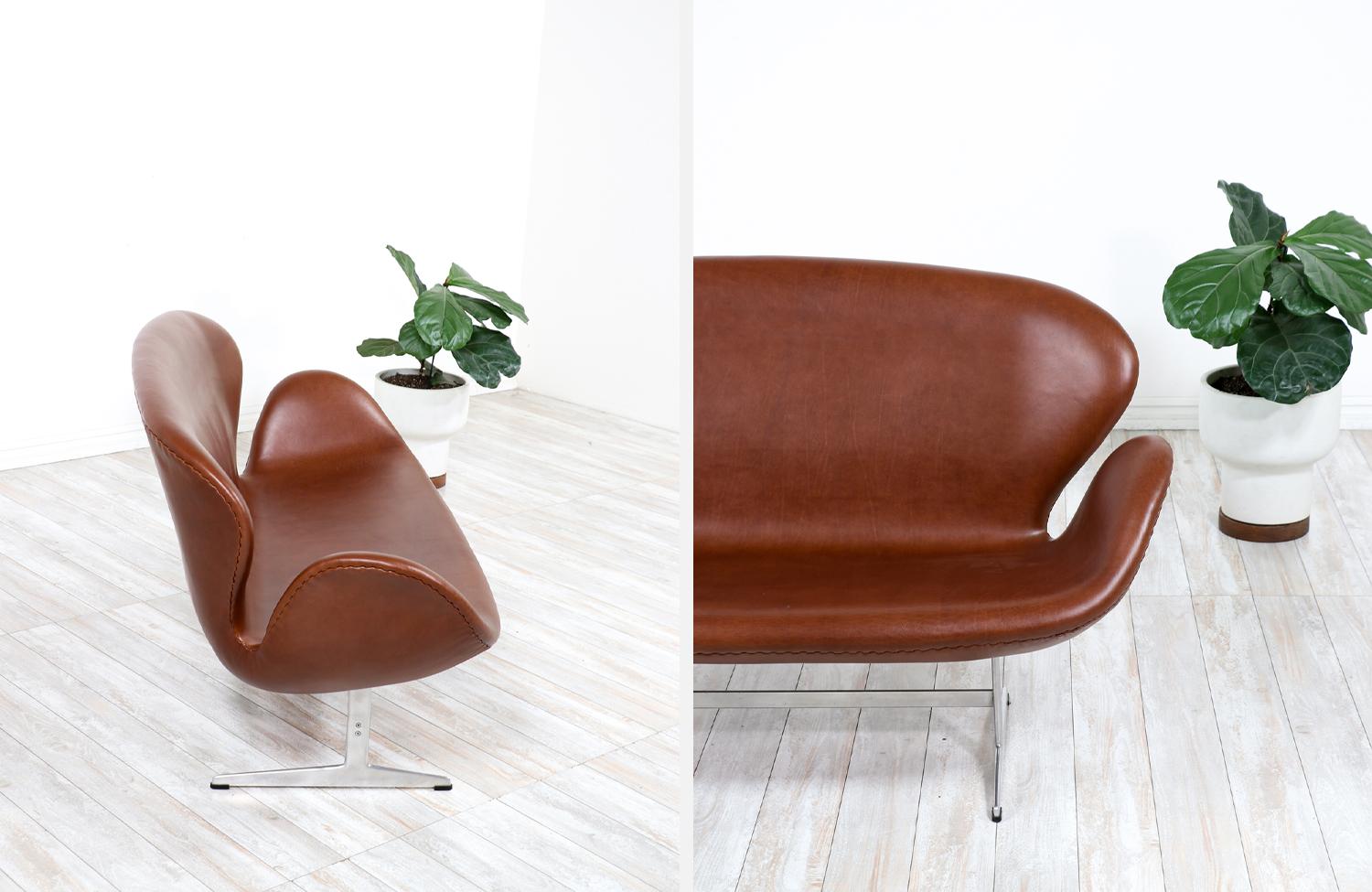 Cognacfarbenes Leder-Sofa „Swan“ von Arne Jacobsen für Fritz Hansen im Zustand „Hervorragend“ im Angebot in Los Angeles, CA
