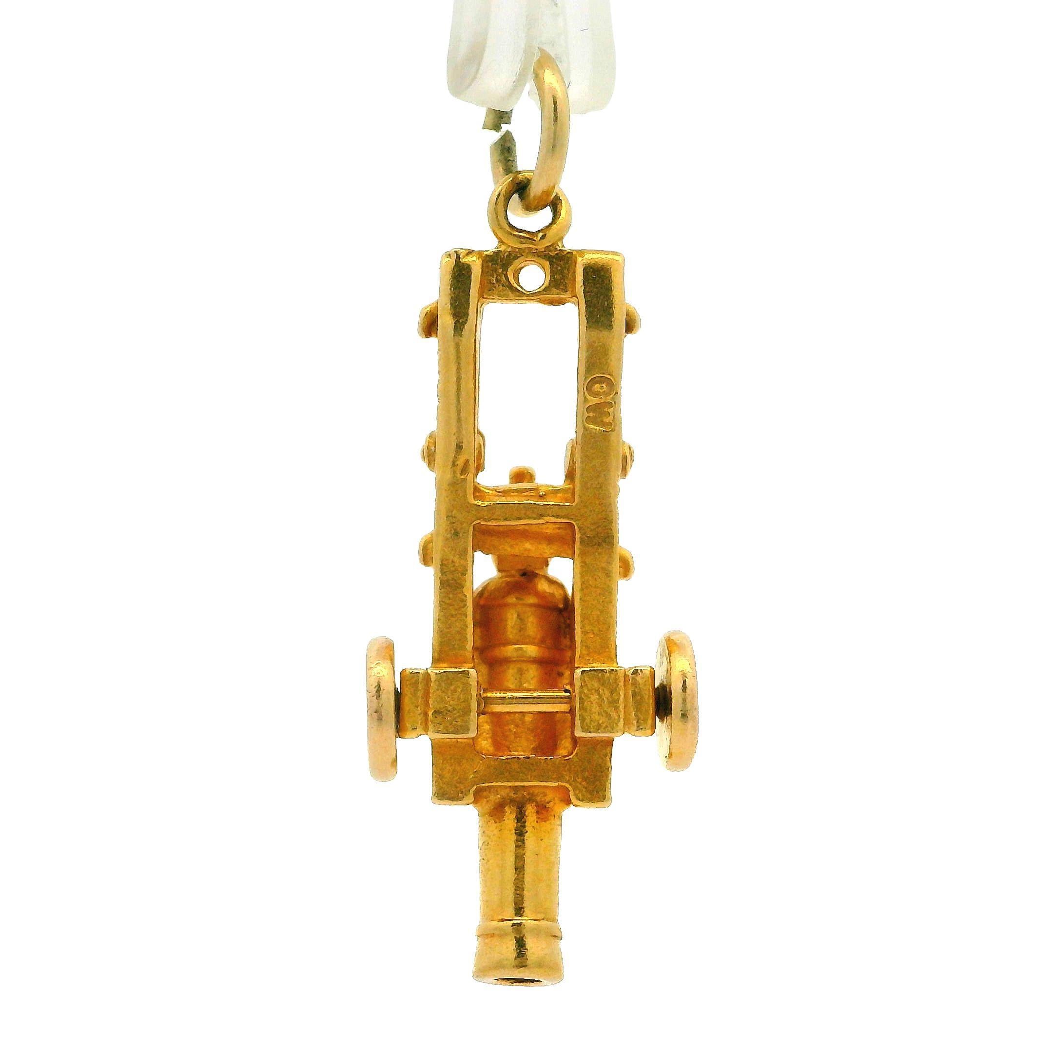 Ciondolo vintage da collezione in oro giallo 14k con canone dettagliato 3D e base in vendita 5