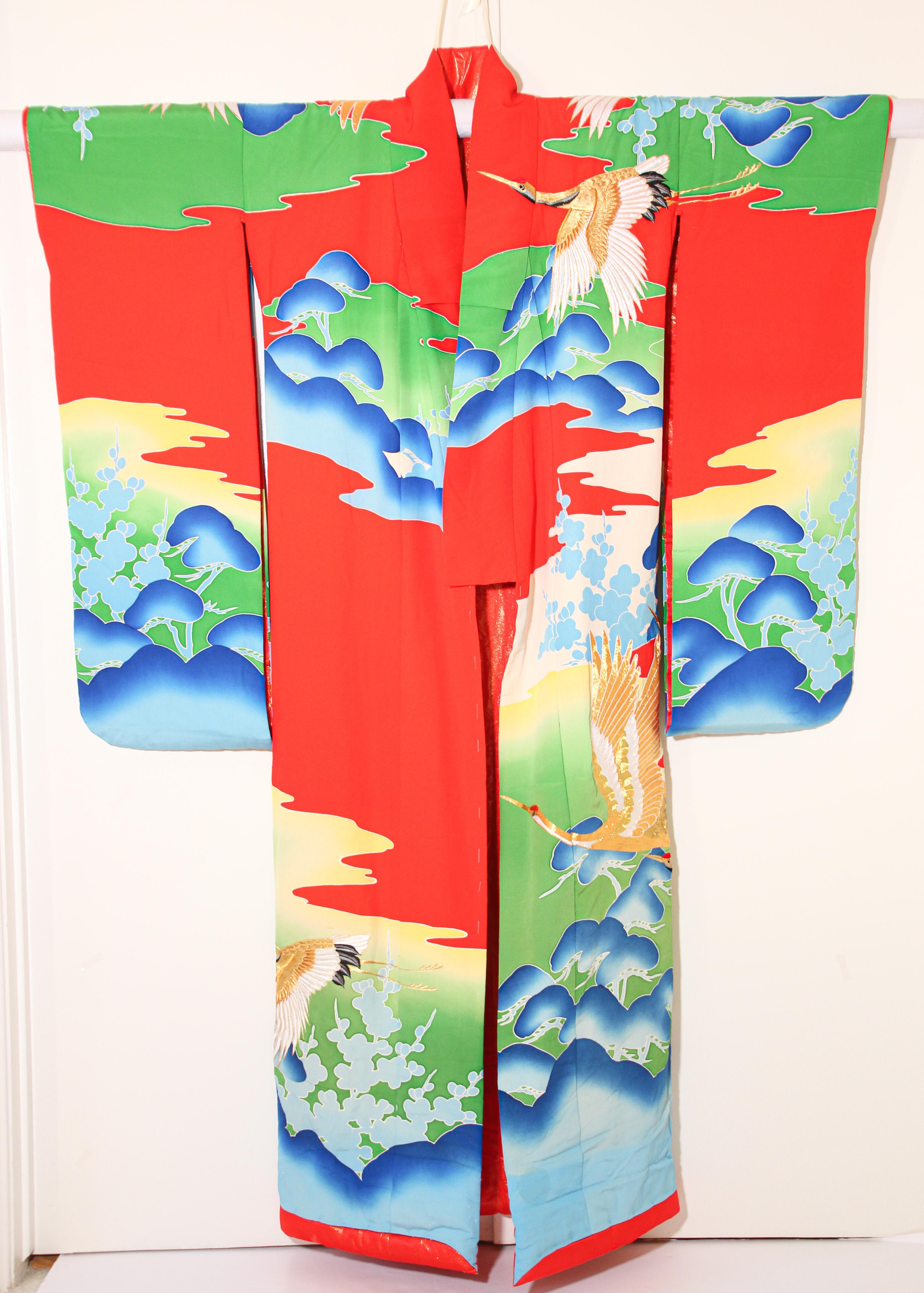 Vintage Collectable Japanese Ceremonial Kimono In Good Condition In North Hollywood, CA