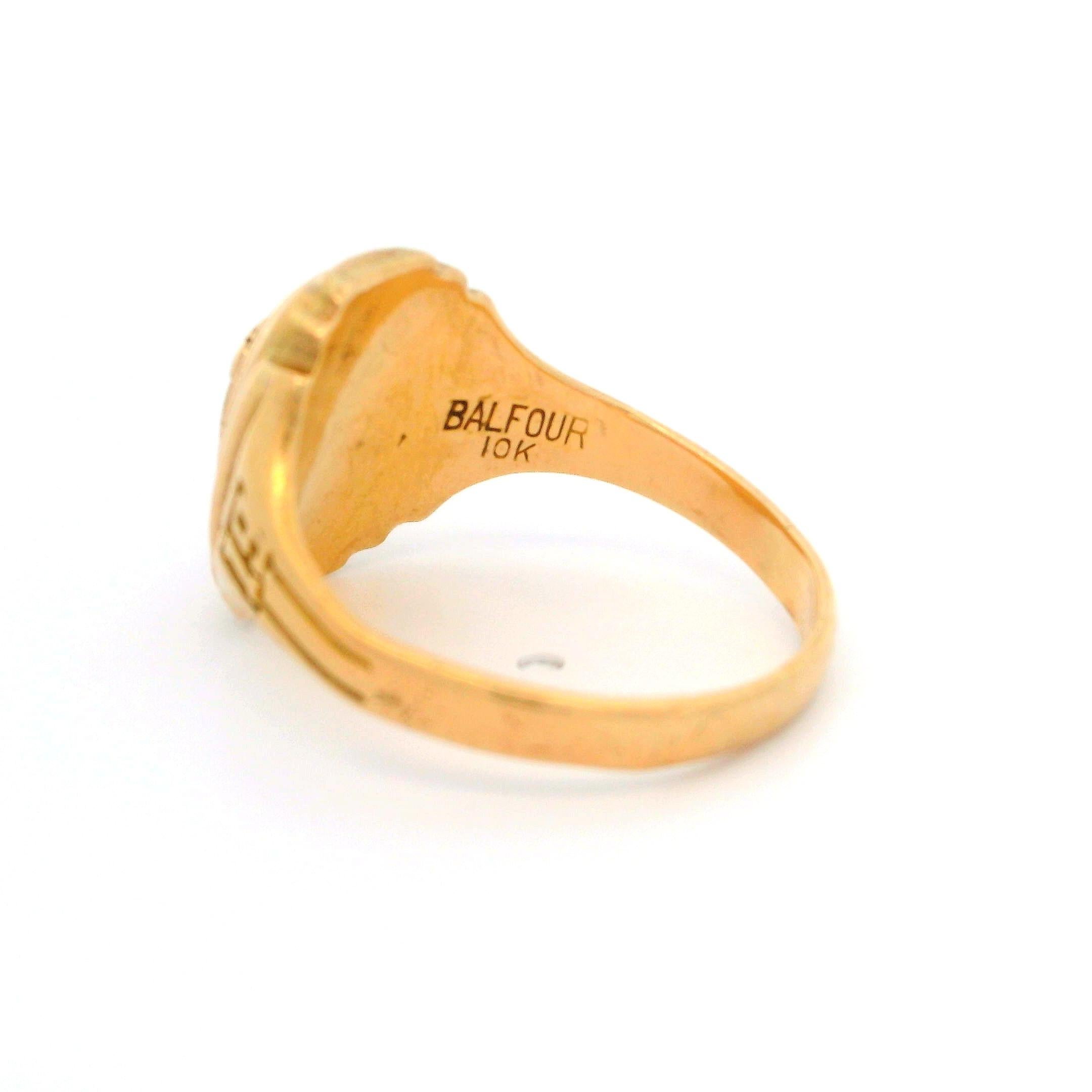 Vintage Collectible 10k Yellow Gold 1941 Balfour Class Ring Size 7 In Excellent Condition For Sale In Montclair, NJ